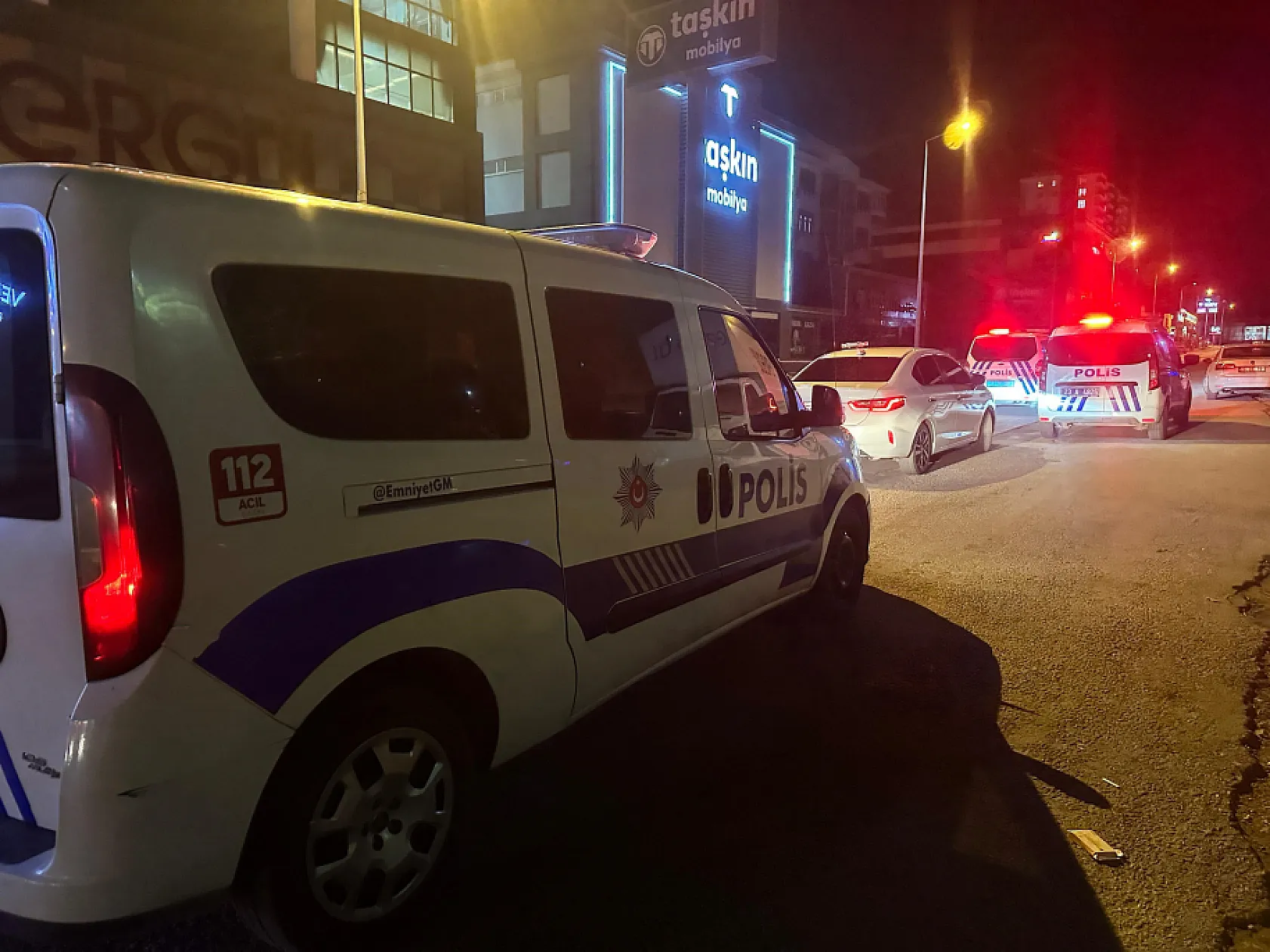 Düğün Salonunda Kan Döküldü: 4 Kişi Bıçaklandı