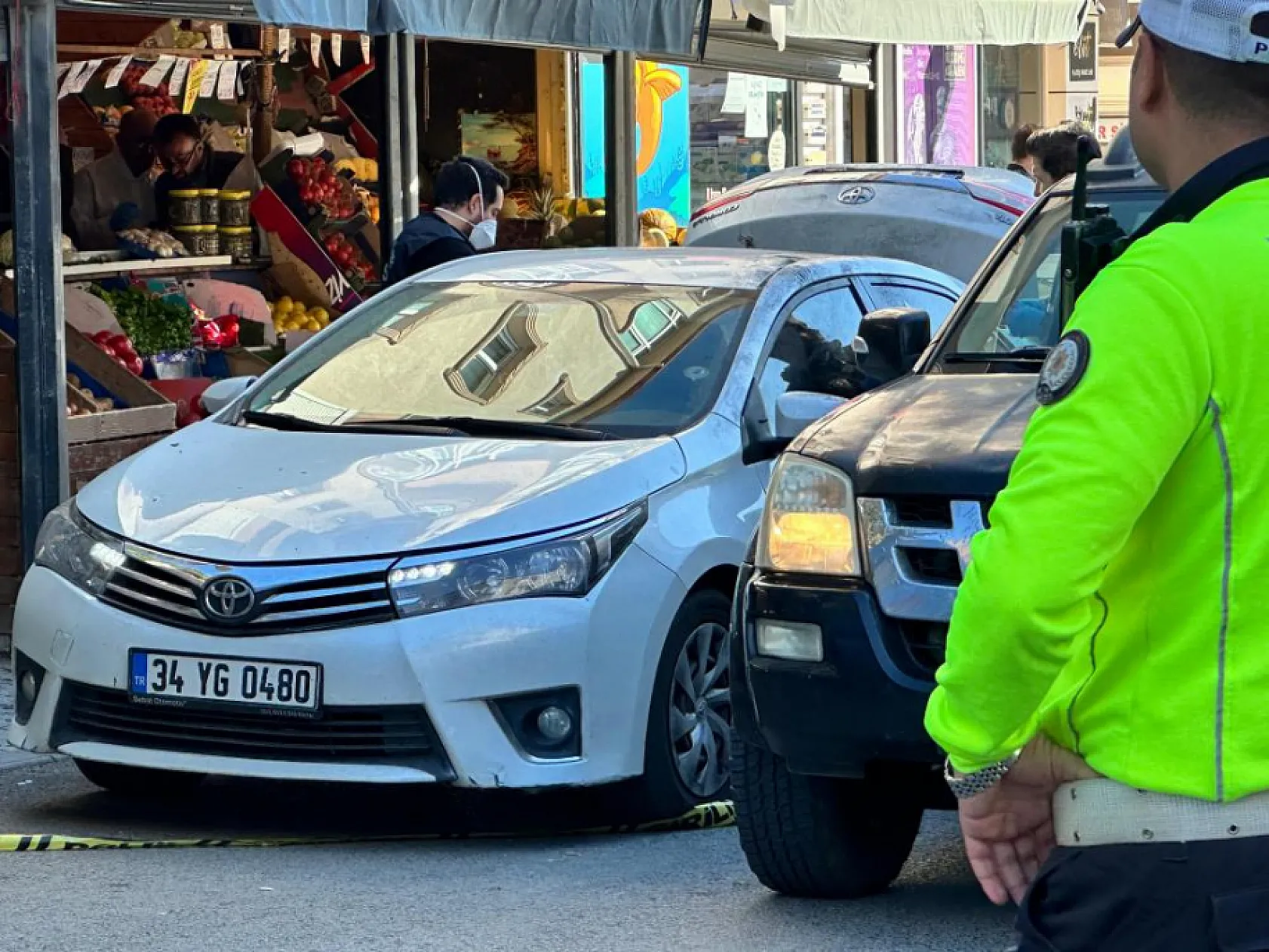 Polise çekiçle saldırdılar: 3 yaralı