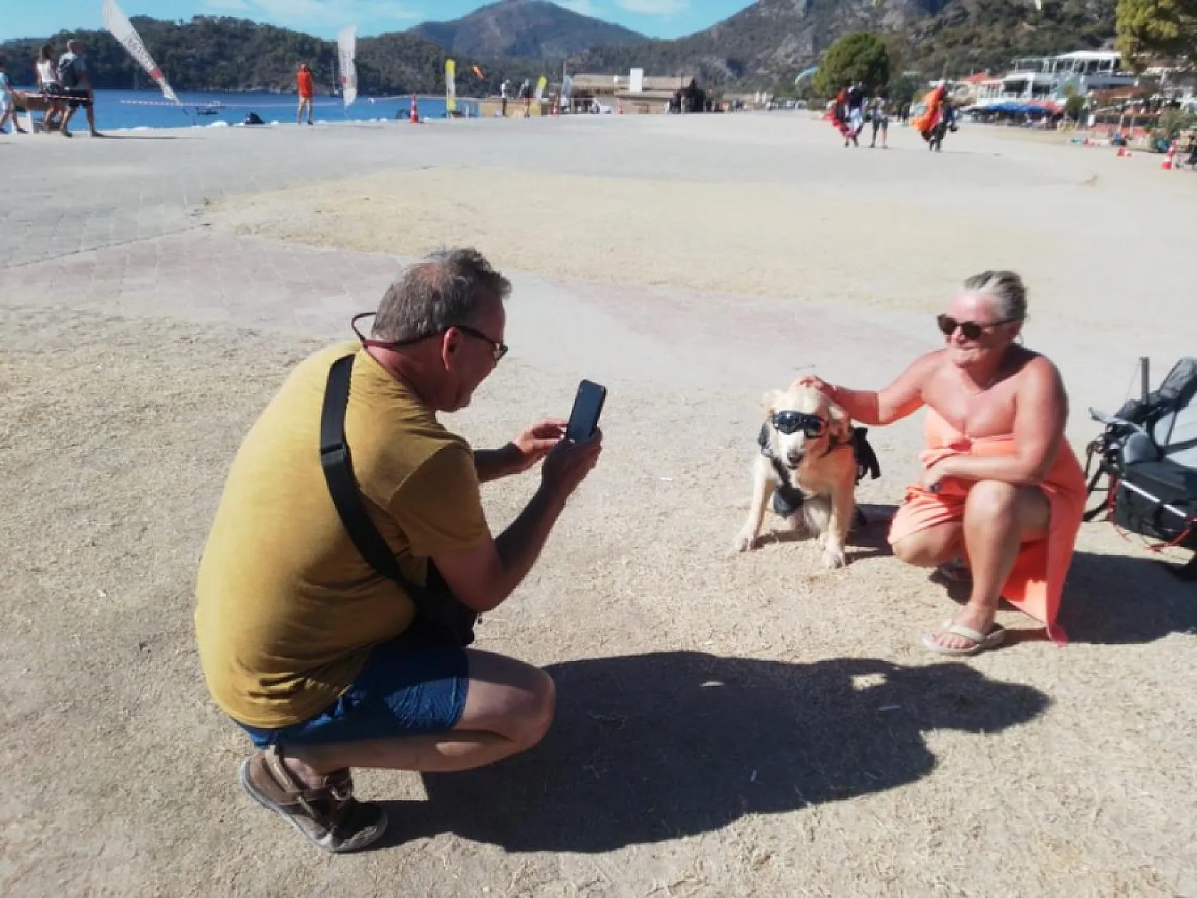 Fethiye'de köpeğiyle birlikte bin 700 metreden atladı