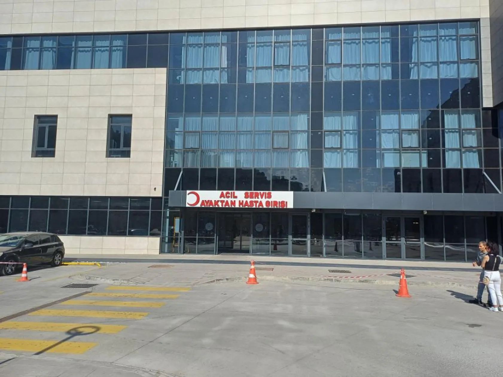 Muğla'da göçmen teknesi kayalıklara çarptı: 4 yaralı