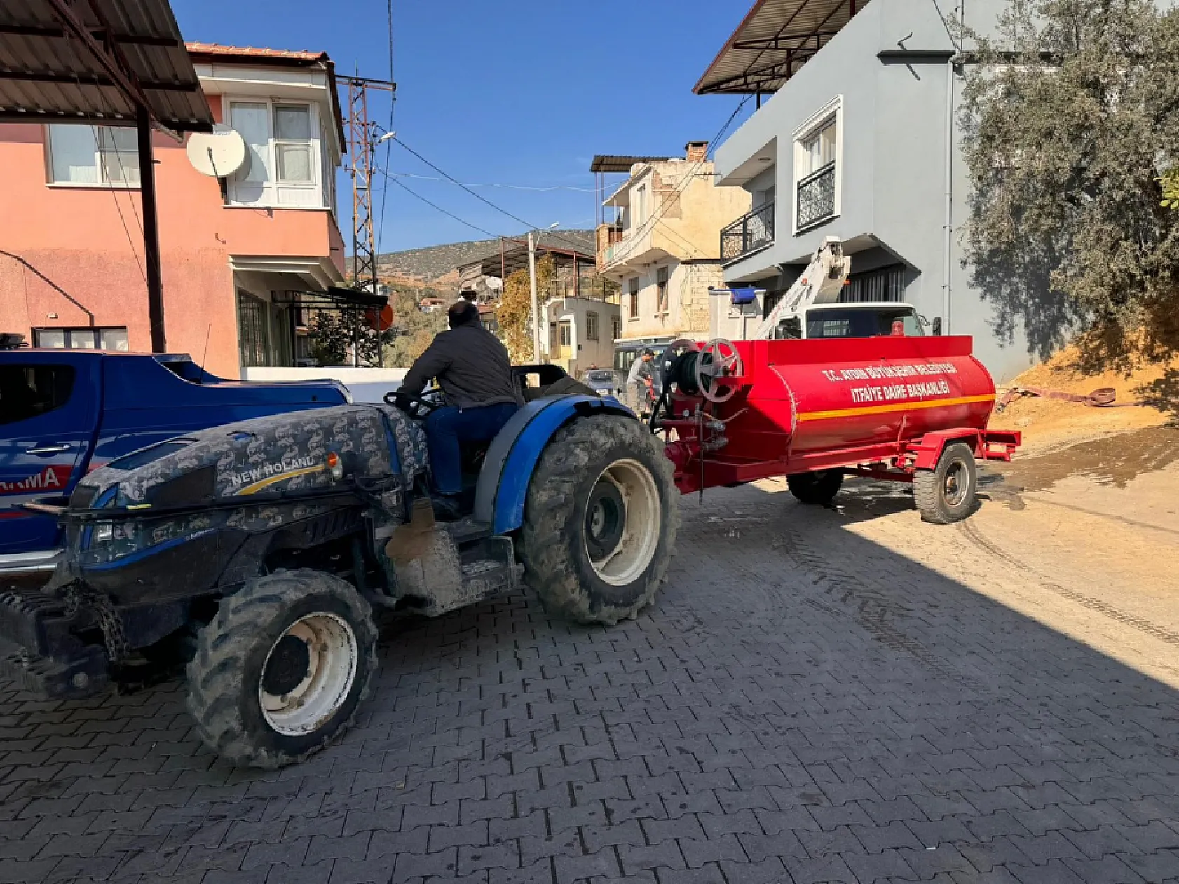 Yağmur duasını yarıda bırakarak alevlere müdahale ettiler