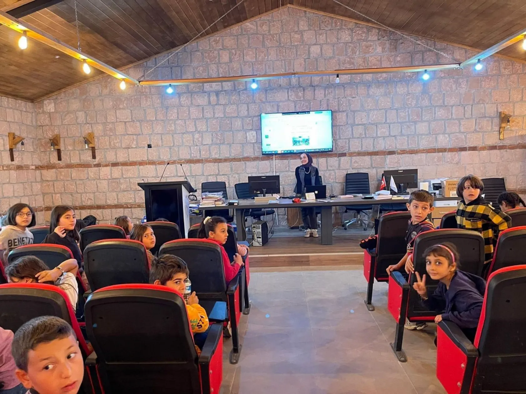 Doğa korumadan Datça'da öğrencilere tabiat eğitimi