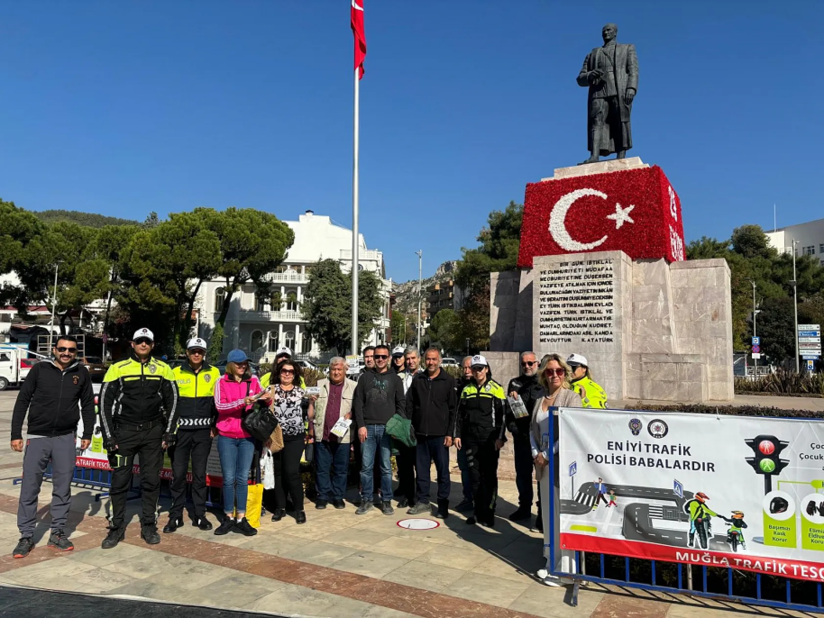 Muğla'da 'En İyi Trafik Polisi Babalardır' projesiyle motosiklet güvenliği eğitimi başladı