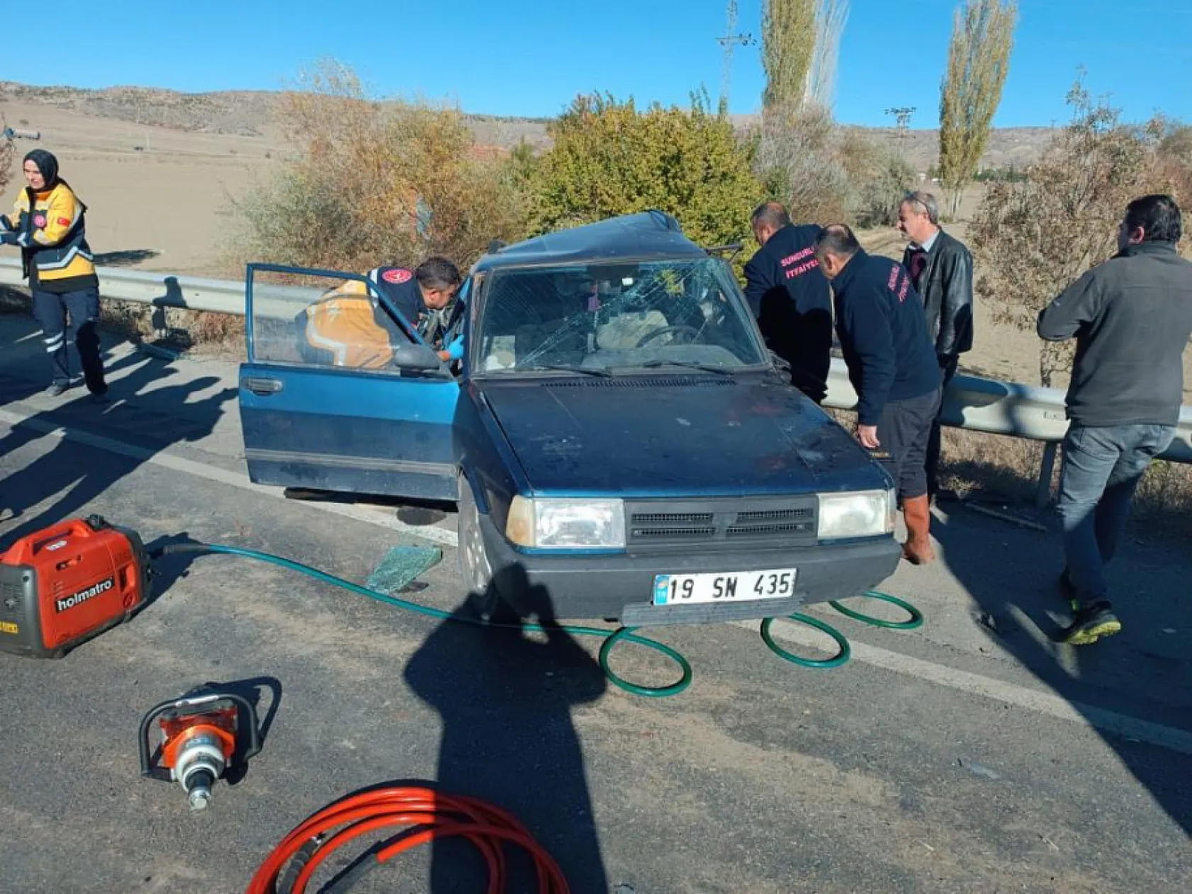 İki otomobil çarpıştı: 3 yaralı