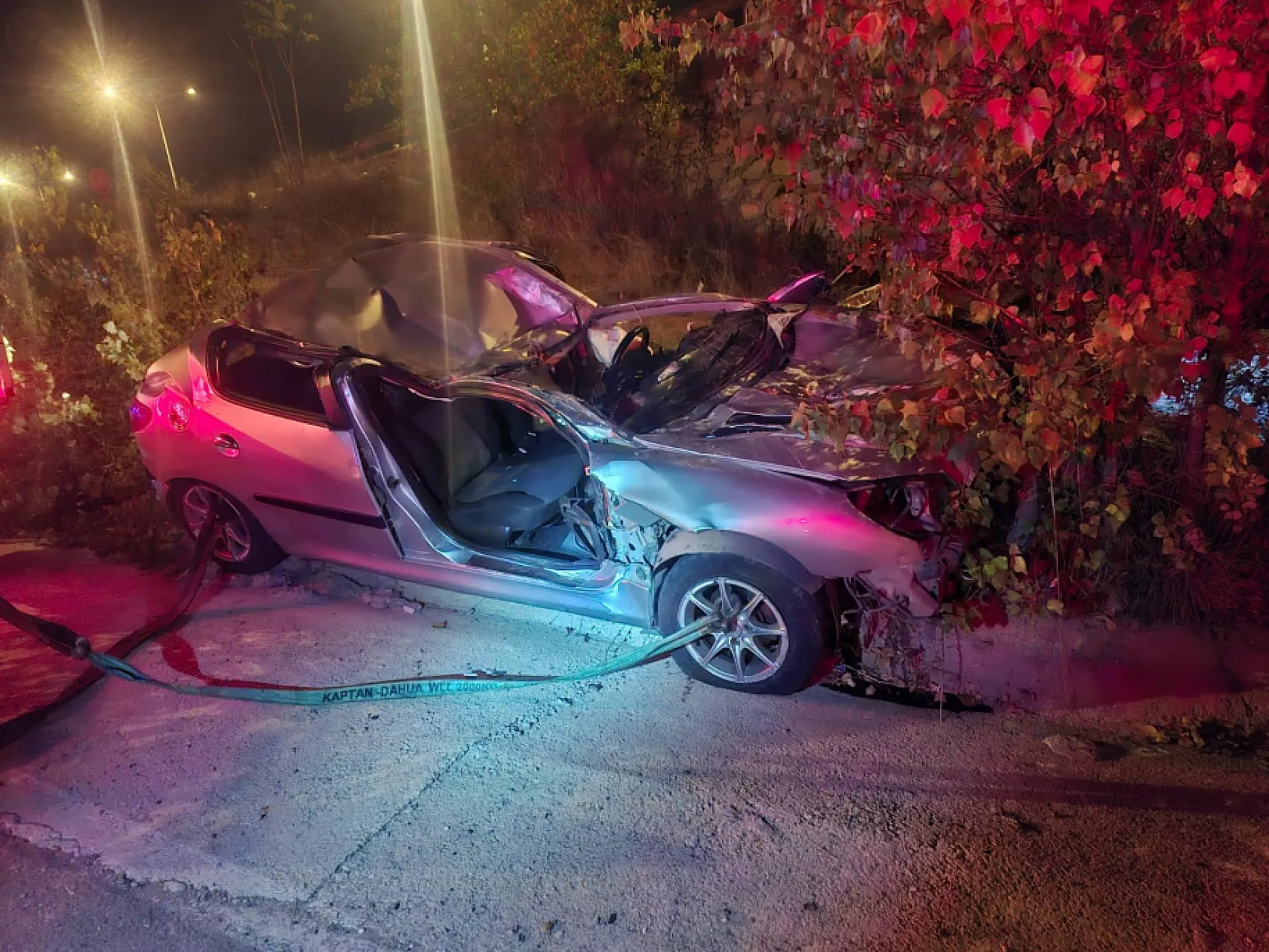 Direksiyon hakimiyetini kaybetti, 40 metre şarampole yuvarlandı: 1 ölü