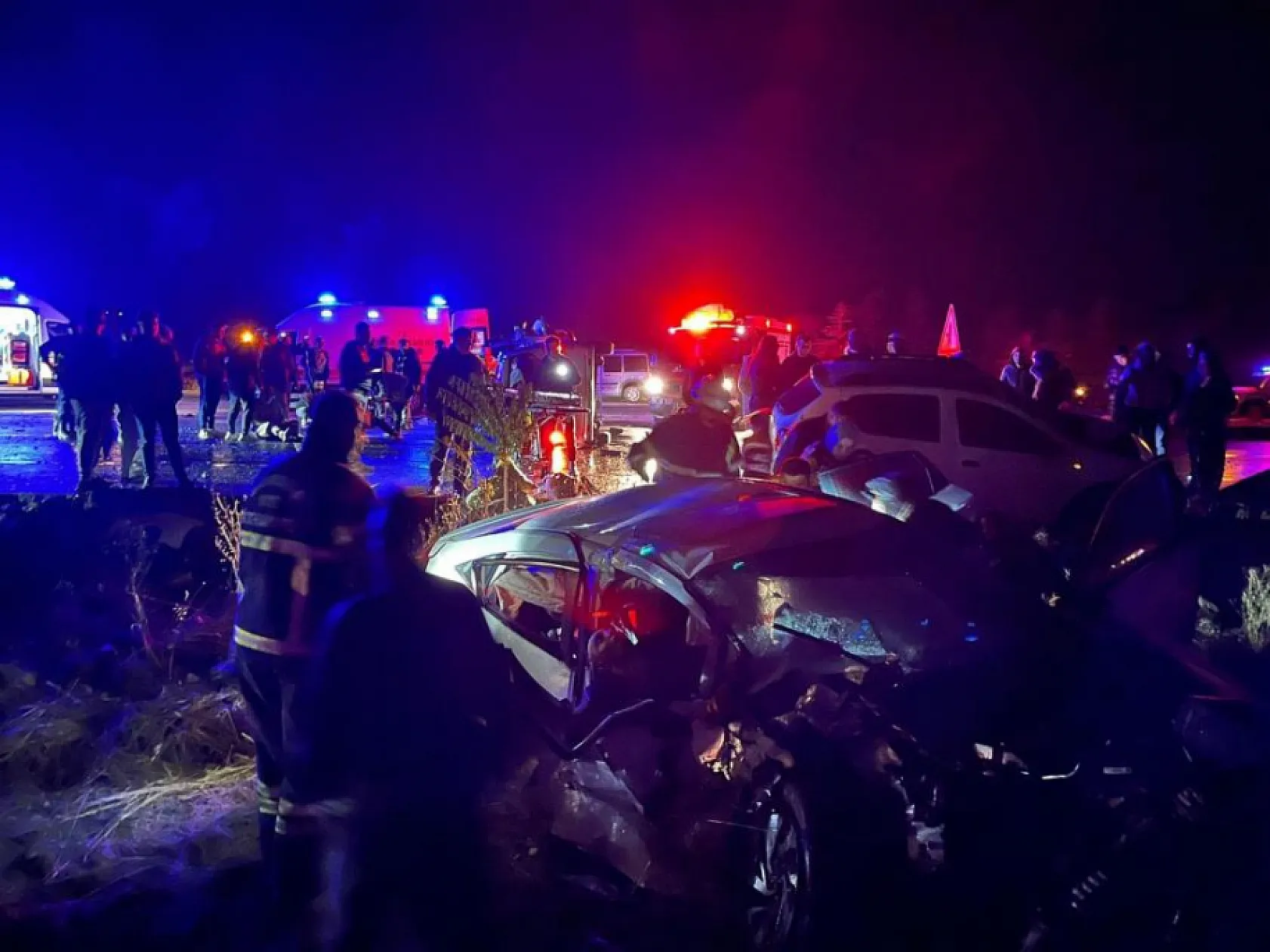  Burdur- Fethiye Karayolu'nda ortalık savaş alanına döndü: 2 ölü, 6 yaralı