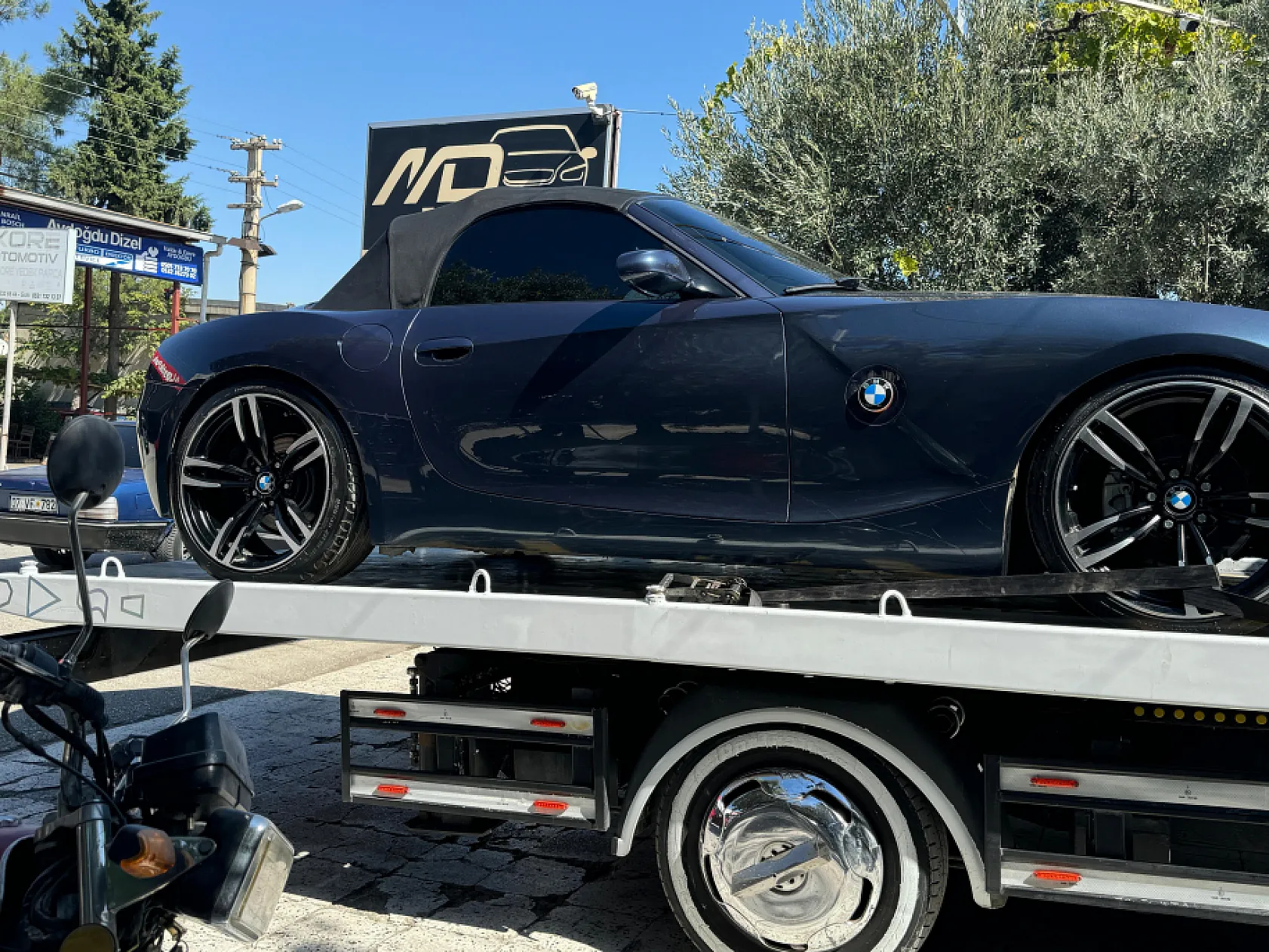 Oto yıkamacıya verdiği lüks otomobili 150 bin TL hasarla geri aldı