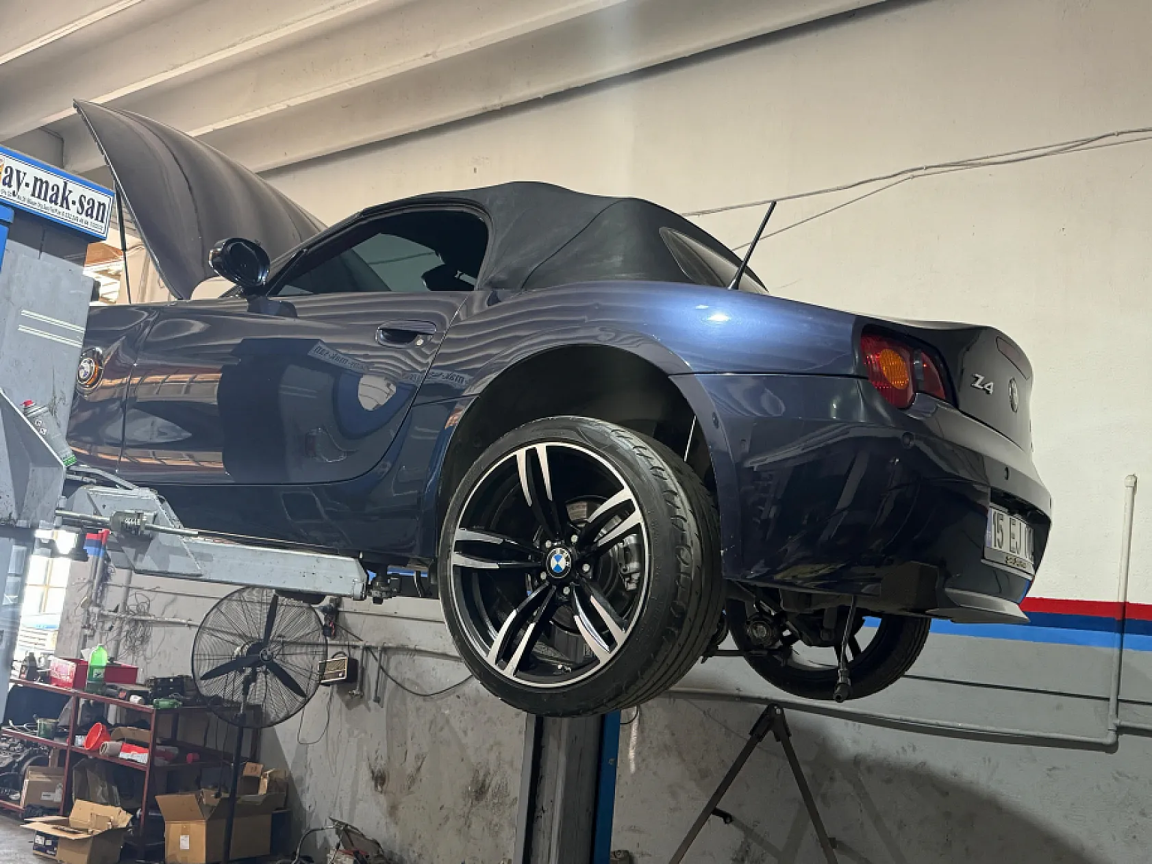 Oto yıkamacıya verdiği lüks otomobili 150 bin TL hasarla geri aldı