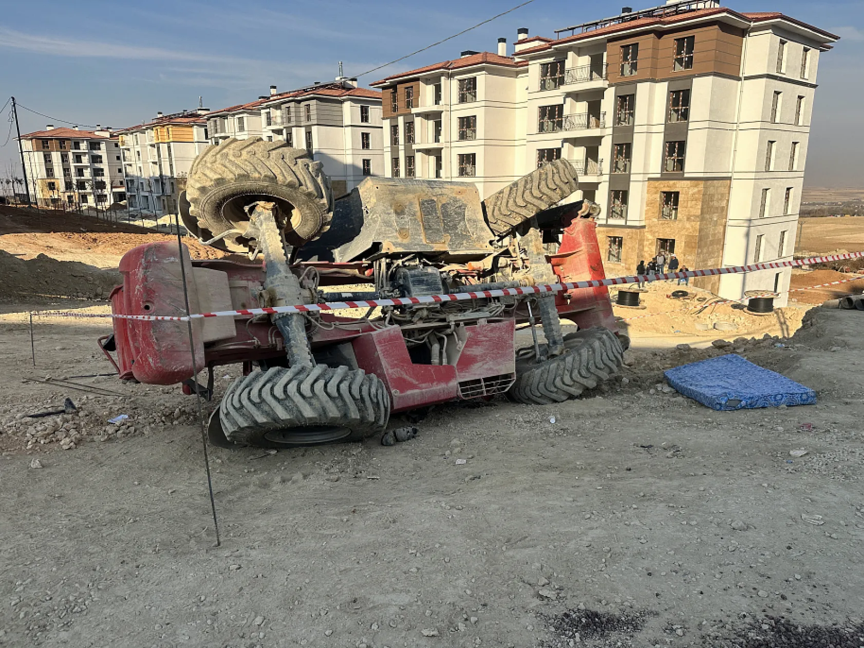 Operatör lavaboya gitti, kepçeyi çalıştırmak isteyen 2 genç hayatını kaybetti