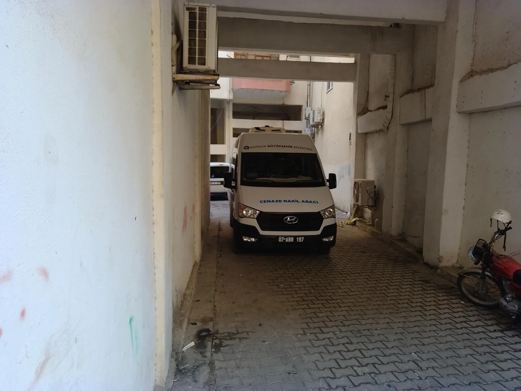 53 yaşındaki kadın sokakta ölü bulundu