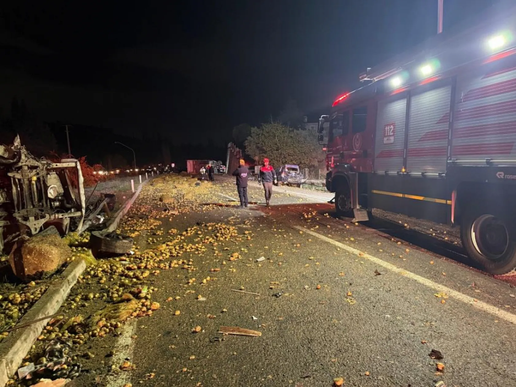 Freni boşalan kamyon 7 aracı biçti: 3 ölü, 7 yaralı