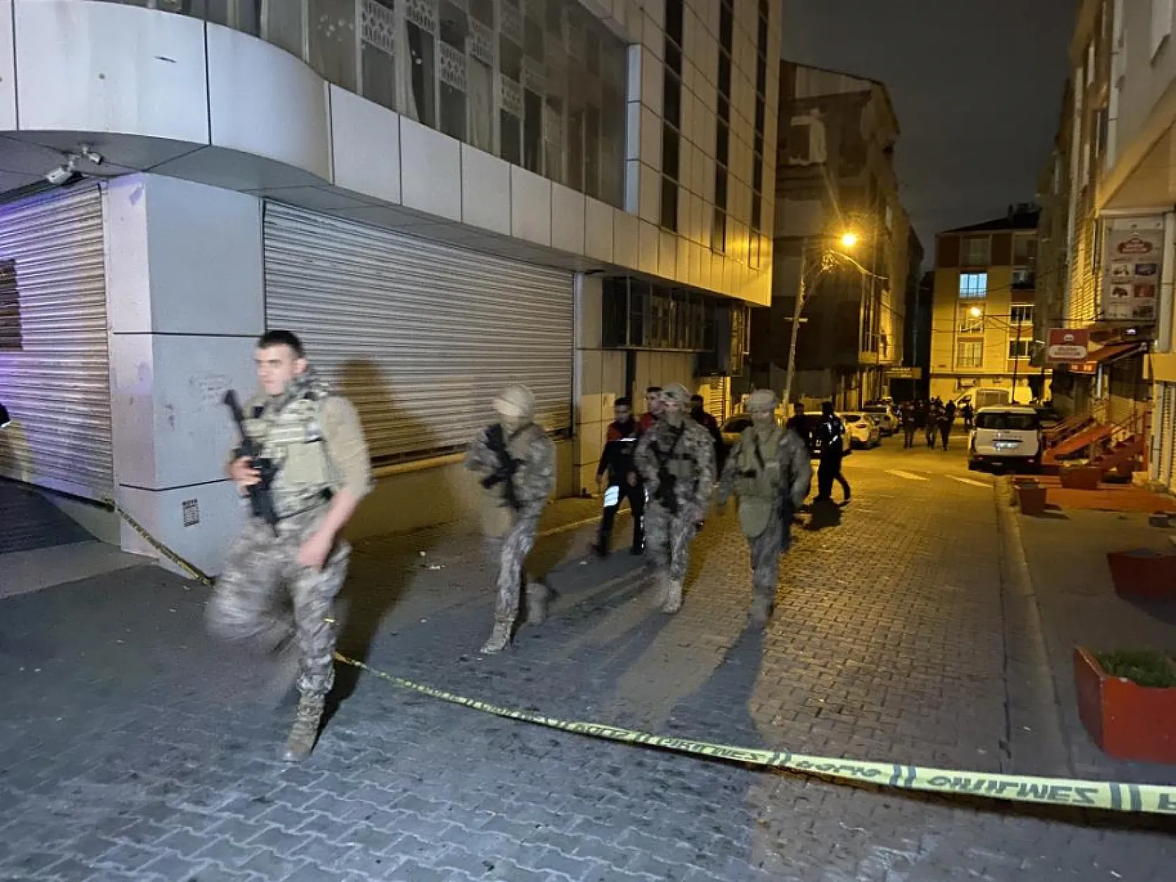 Çocuk istismarcısına operasyon düzenleyen polise silahlı saldırı