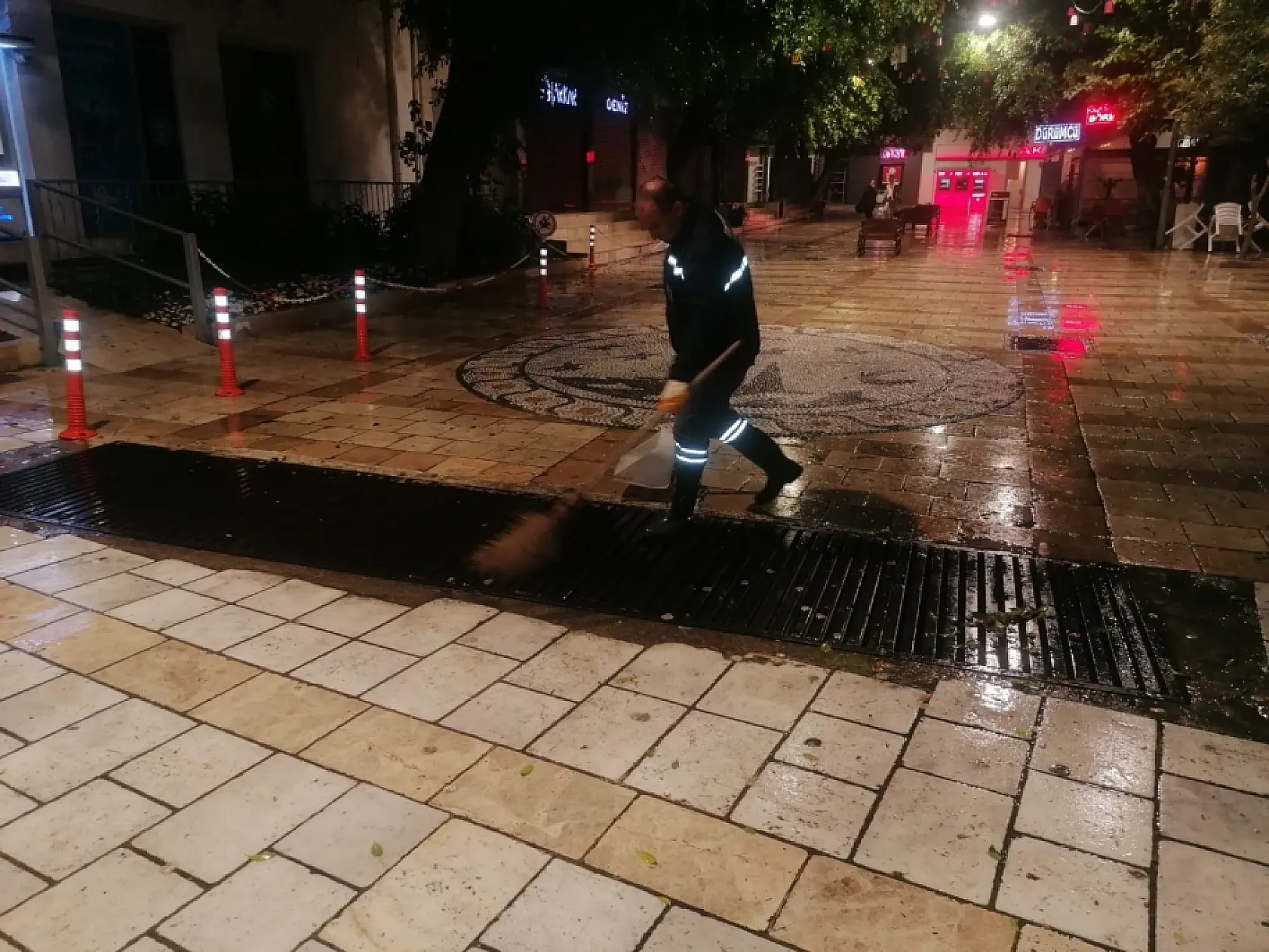 Yağmur nöbetindeki ekiplerden anlık müdahaleler