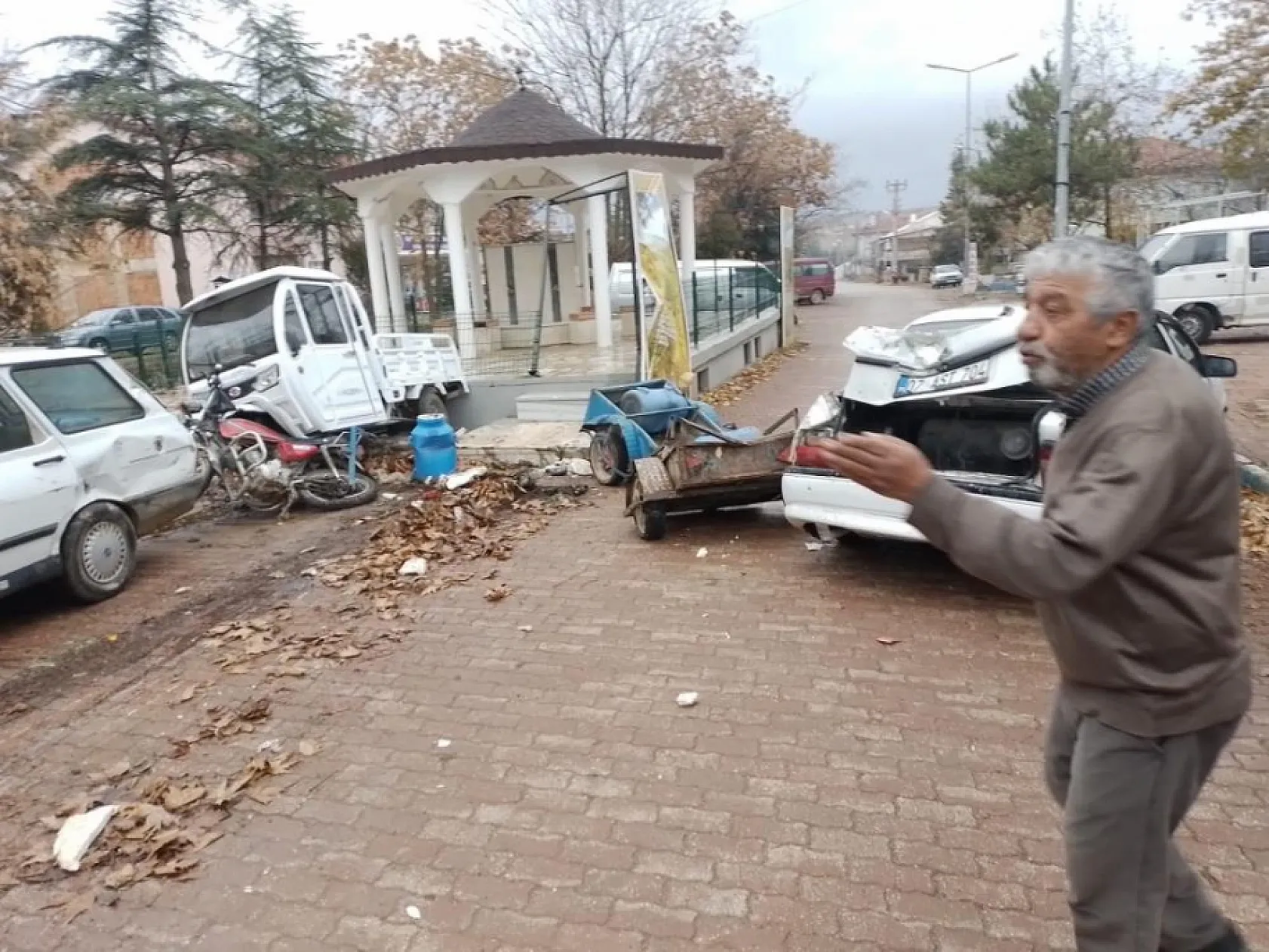 Freni boşalan kamyon ortalığı savaş alanına çevirdi