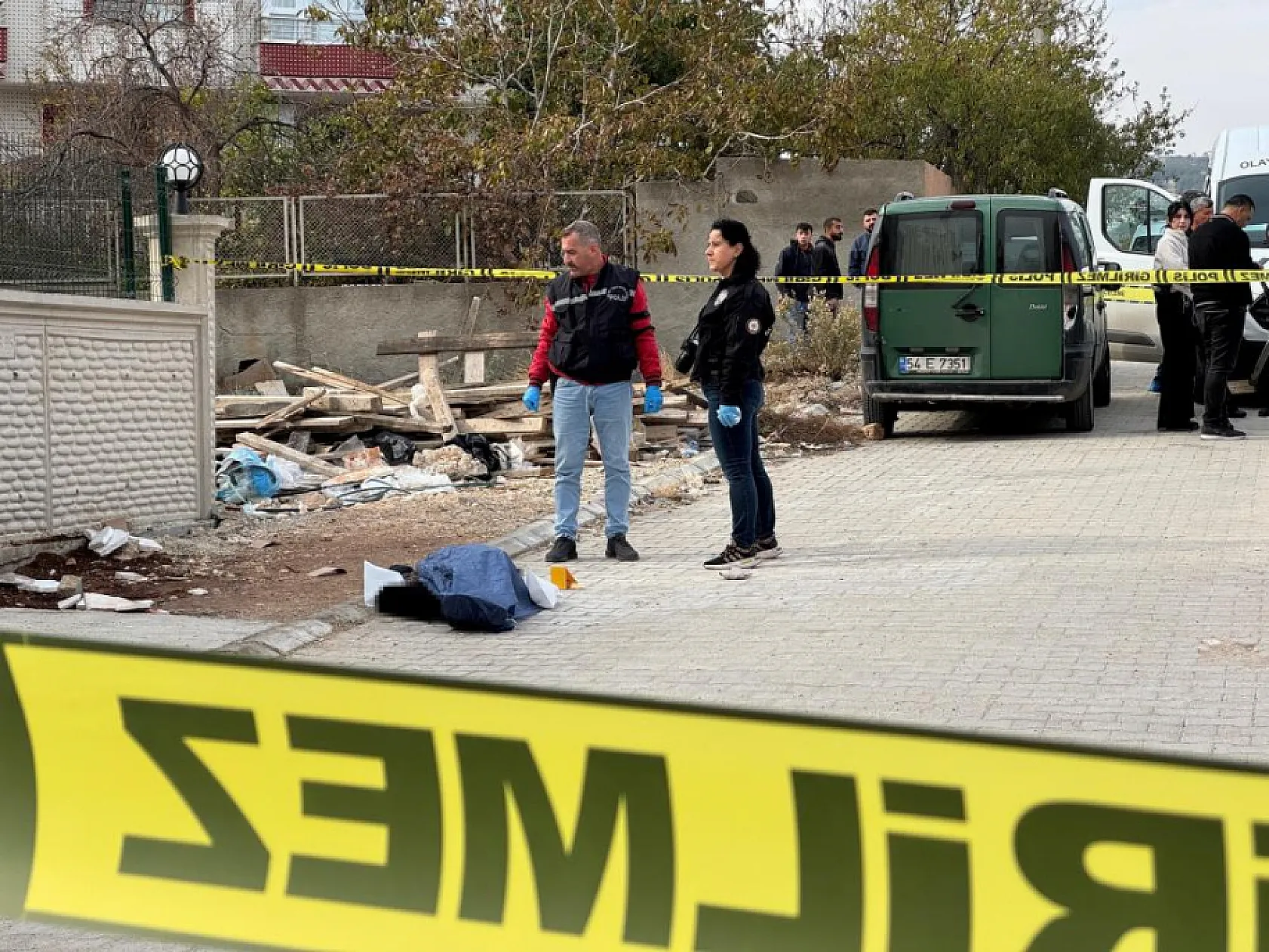 Koca vahşeti: Eşini yeni aldıkları evin önünde öldürdü