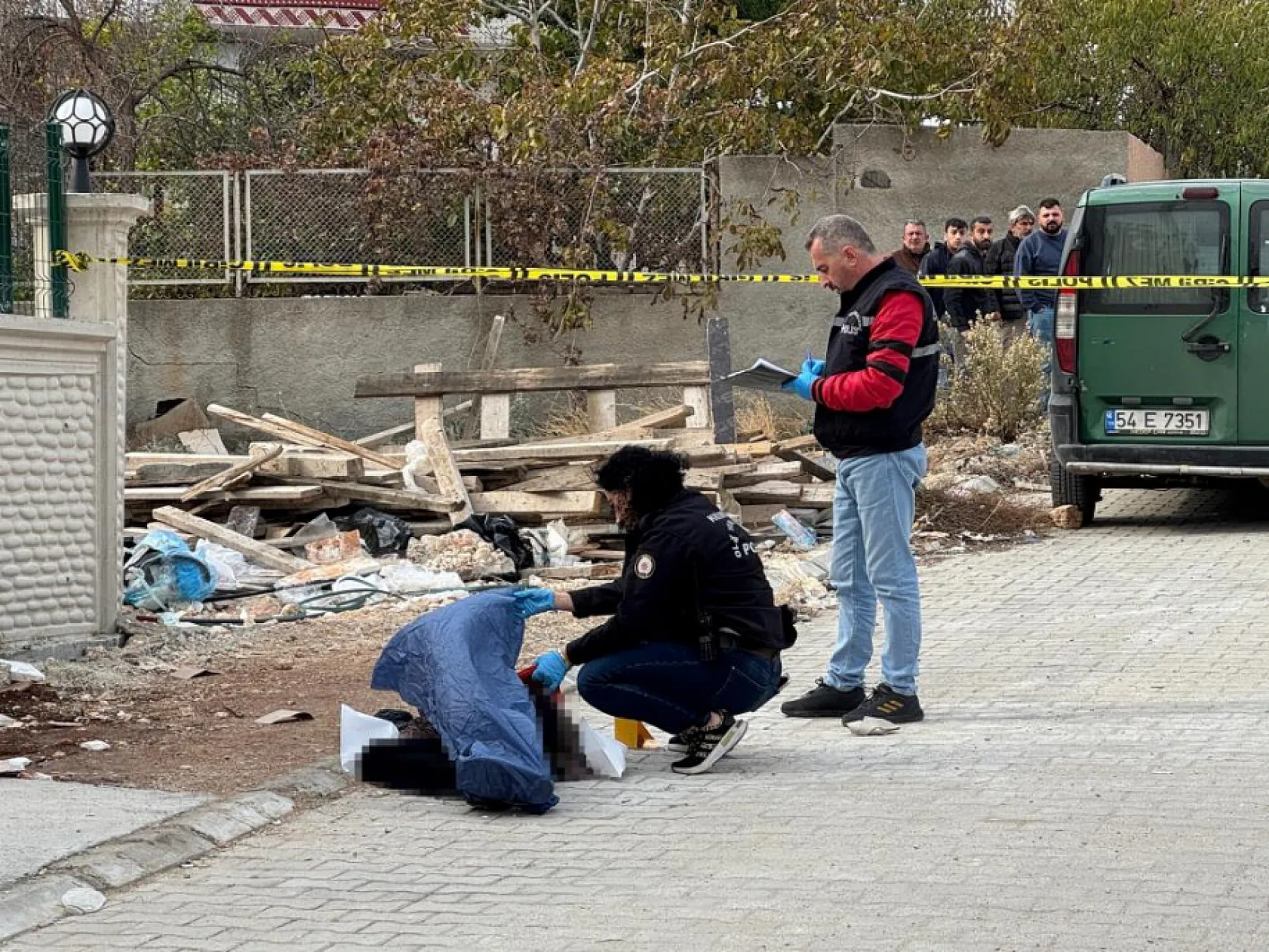 Koca vahşeti: Eşini yeni aldıkları evin önünde öldürdü