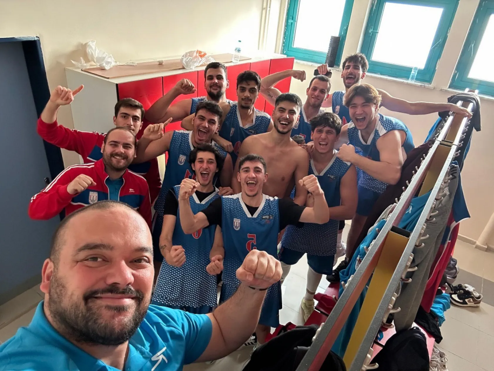 MSKÜ erkek basketbol takımı bölgesel lig şampiyonu oldu