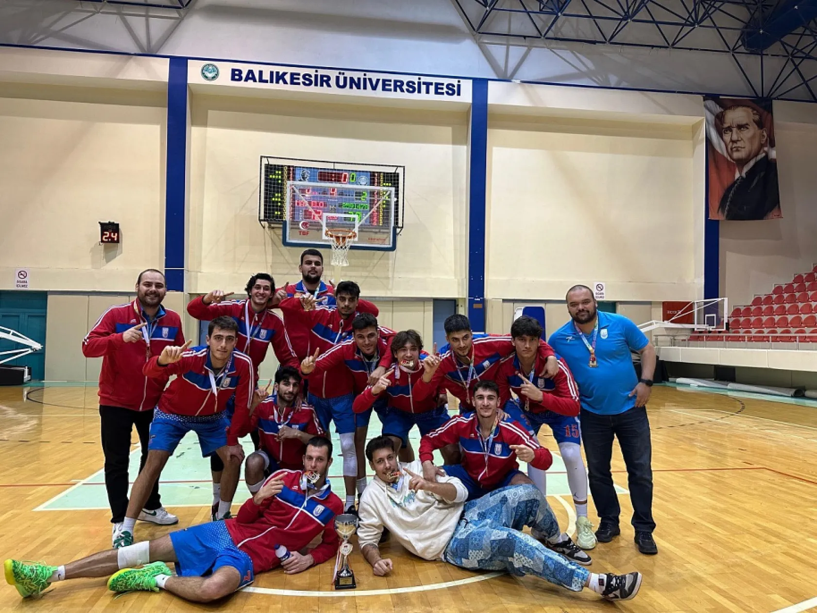 MSKÜ erkek basketbol takımı bölgesel lig şampiyonu oldu