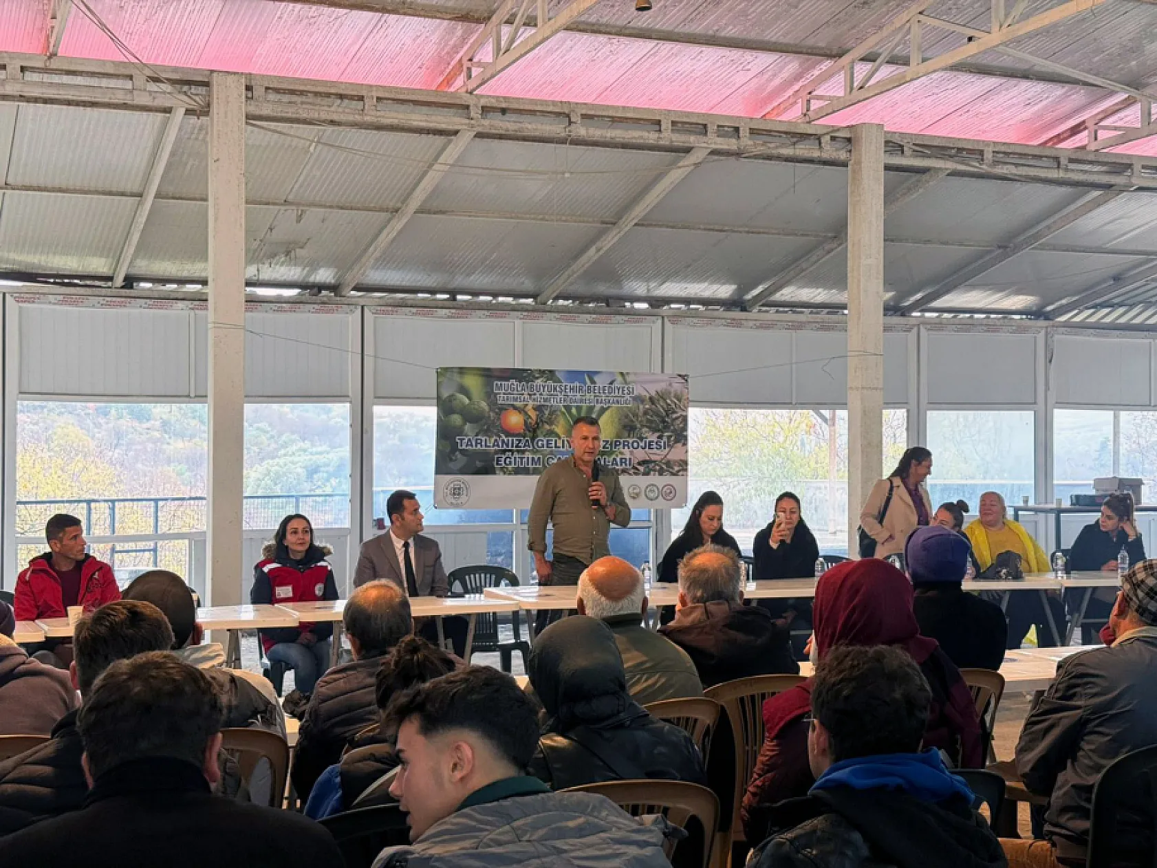 Muğla Büyükşehir'den badem biti ve zeytin zararlılarıyla mücadele