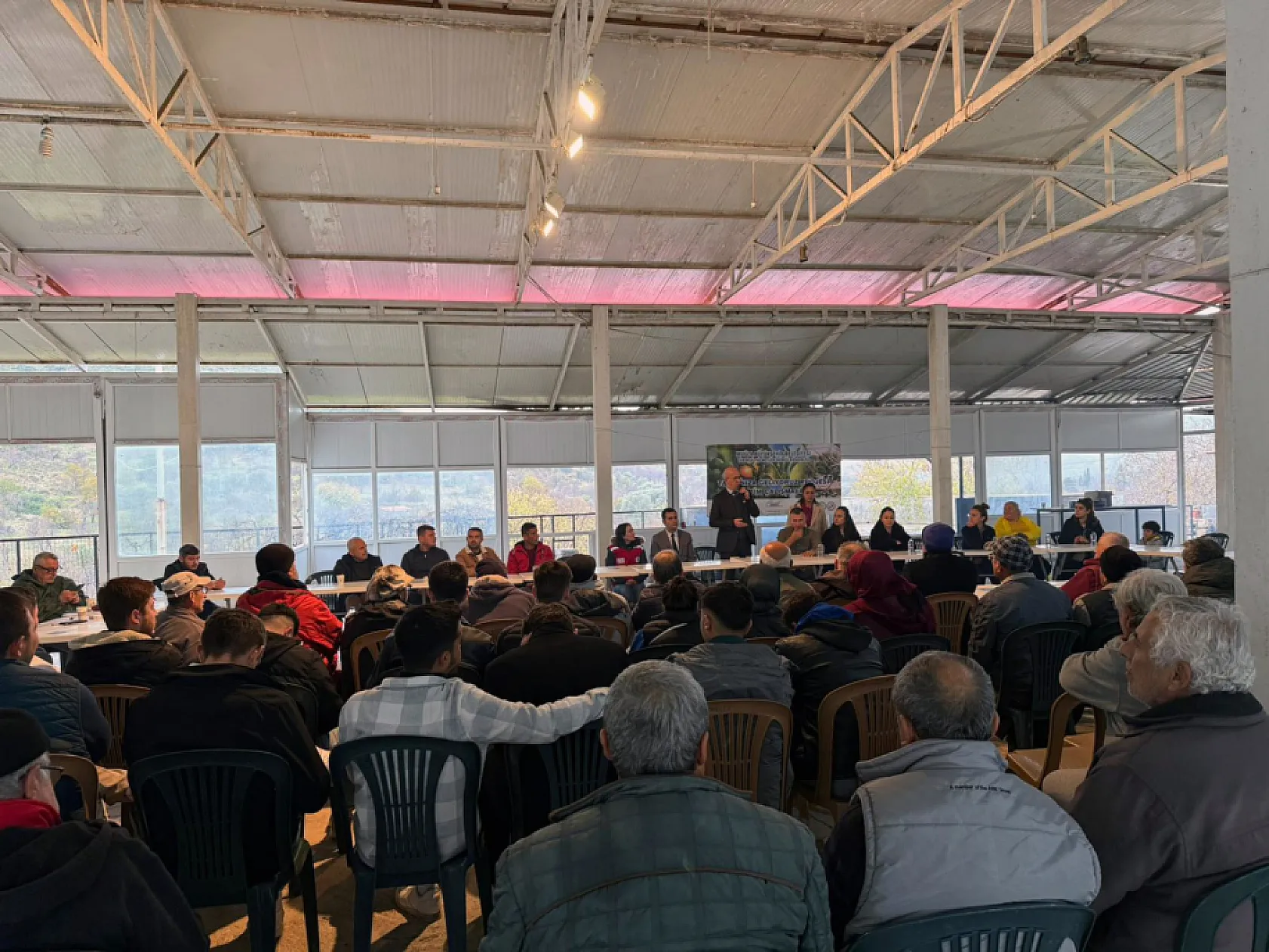 Muğla Büyükşehir'den badem biti ve zeytin zararlılarıyla mücadele