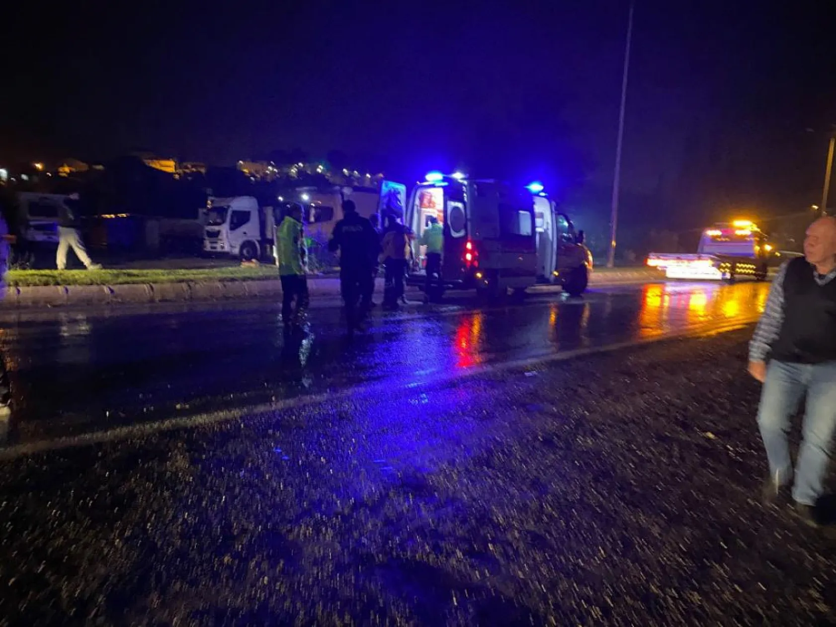 Milas'ta direğe çarpan otomobil takla attı: 2 yaralı