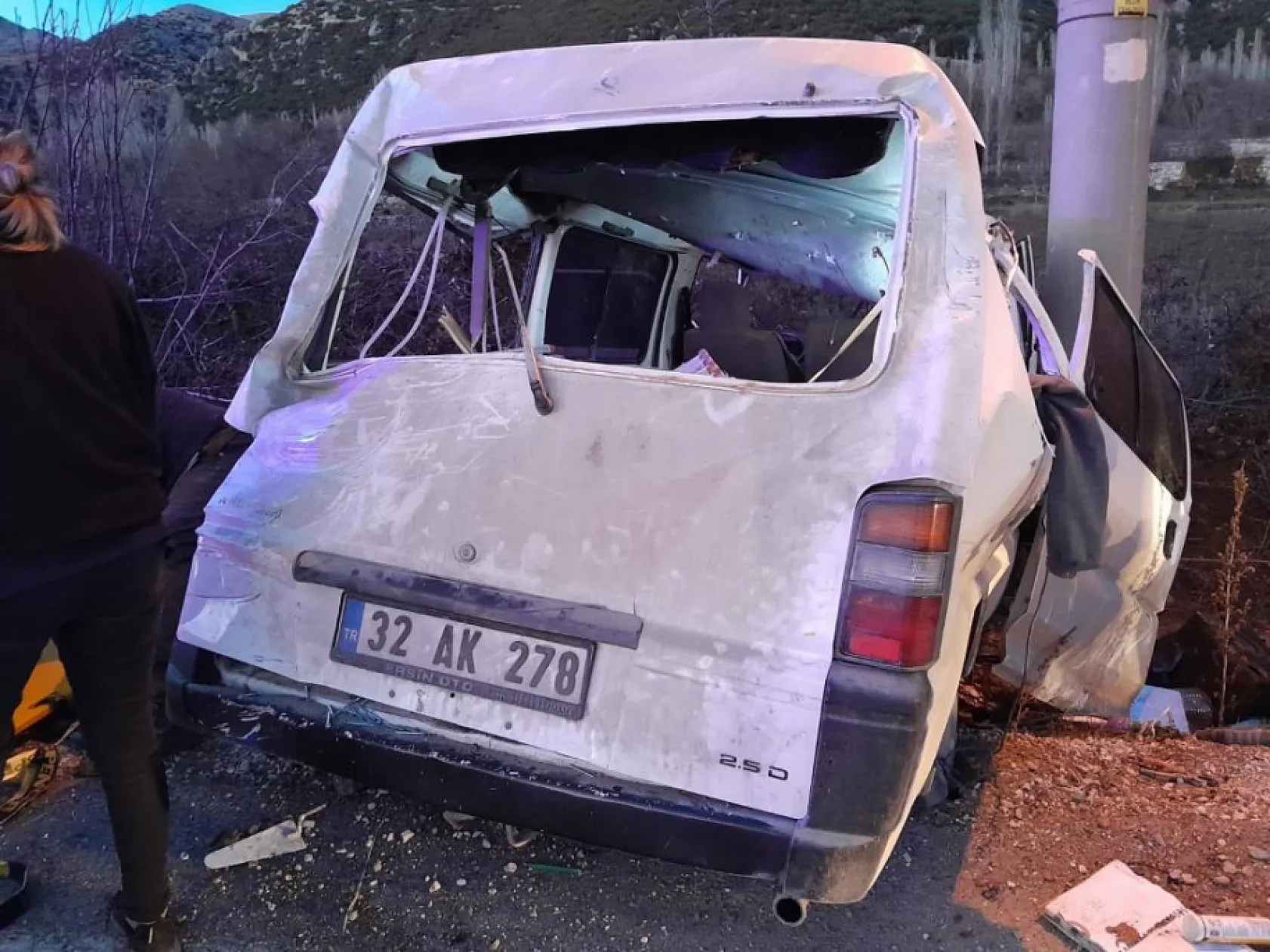 Kontrolden çıkan midibüs takla atıp şarampole düştü: 1 ölü, 3 yaralı