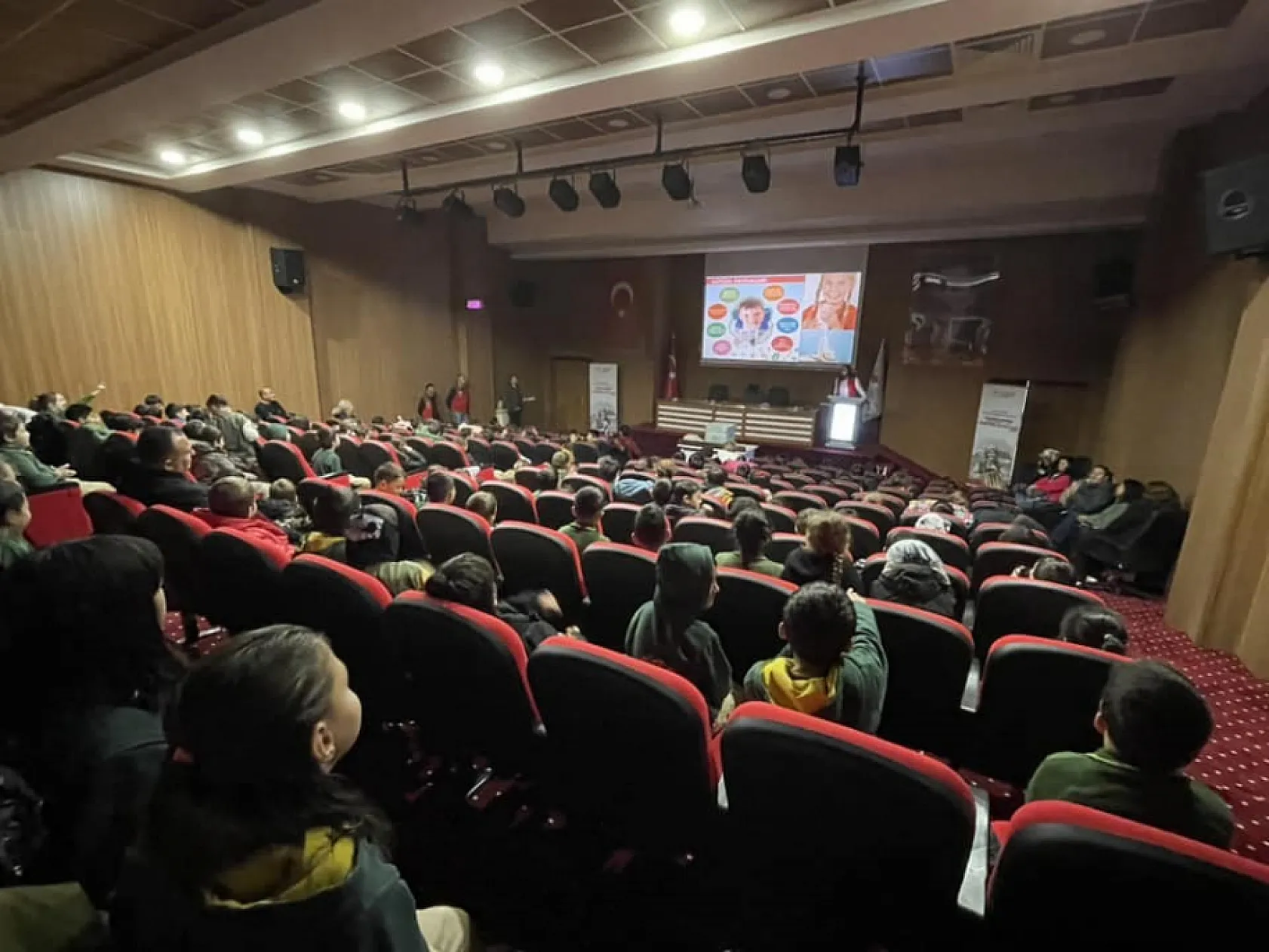 'Çocuklarla El Ele' projesi Menteşe'de devam ediyor