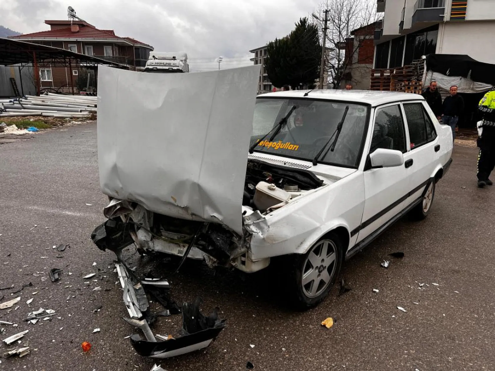 Ehliyetsiz genç kaza yaptı: 1 yaralı
