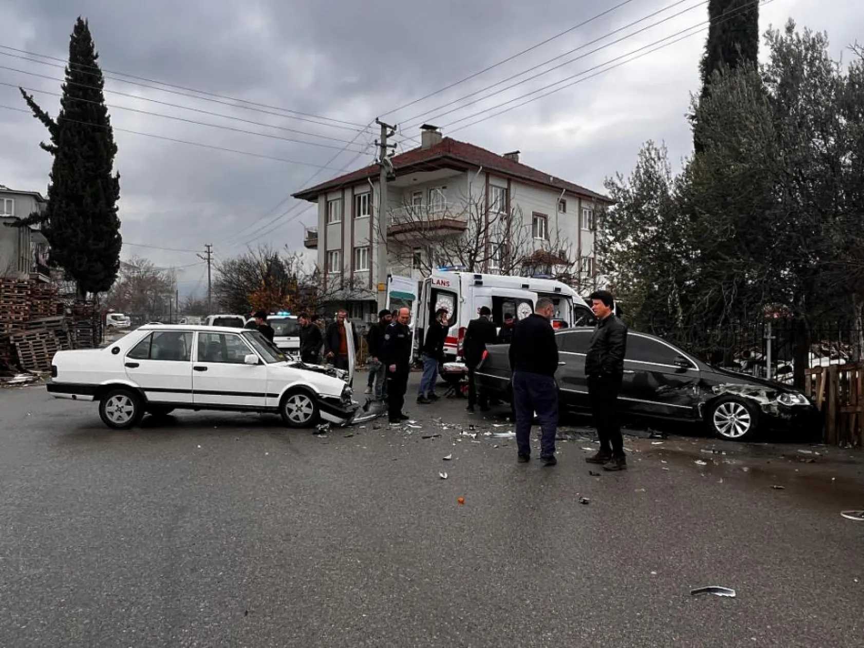 Ehliyetsiz genç kaza yaptı: 1 yaralı