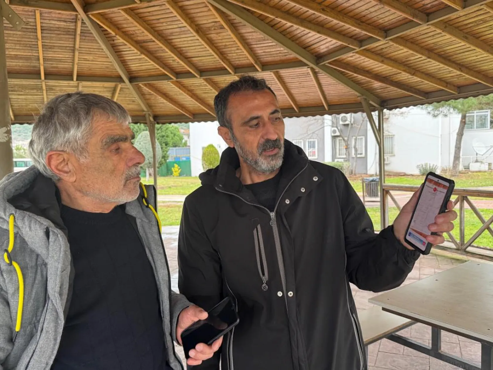 Tatlı dille dolandırıldıklarını iddia edip, soluğu adliyede aldılar