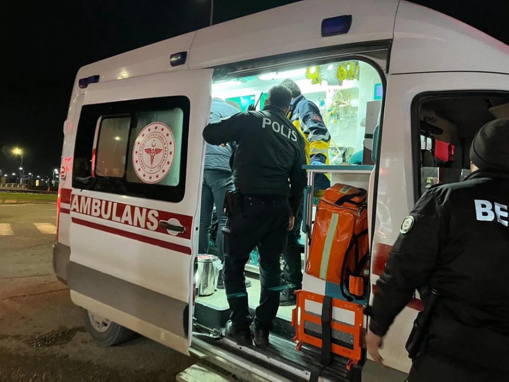 Kadınlar arasında bıçaklı kavga: 3 yaralı
