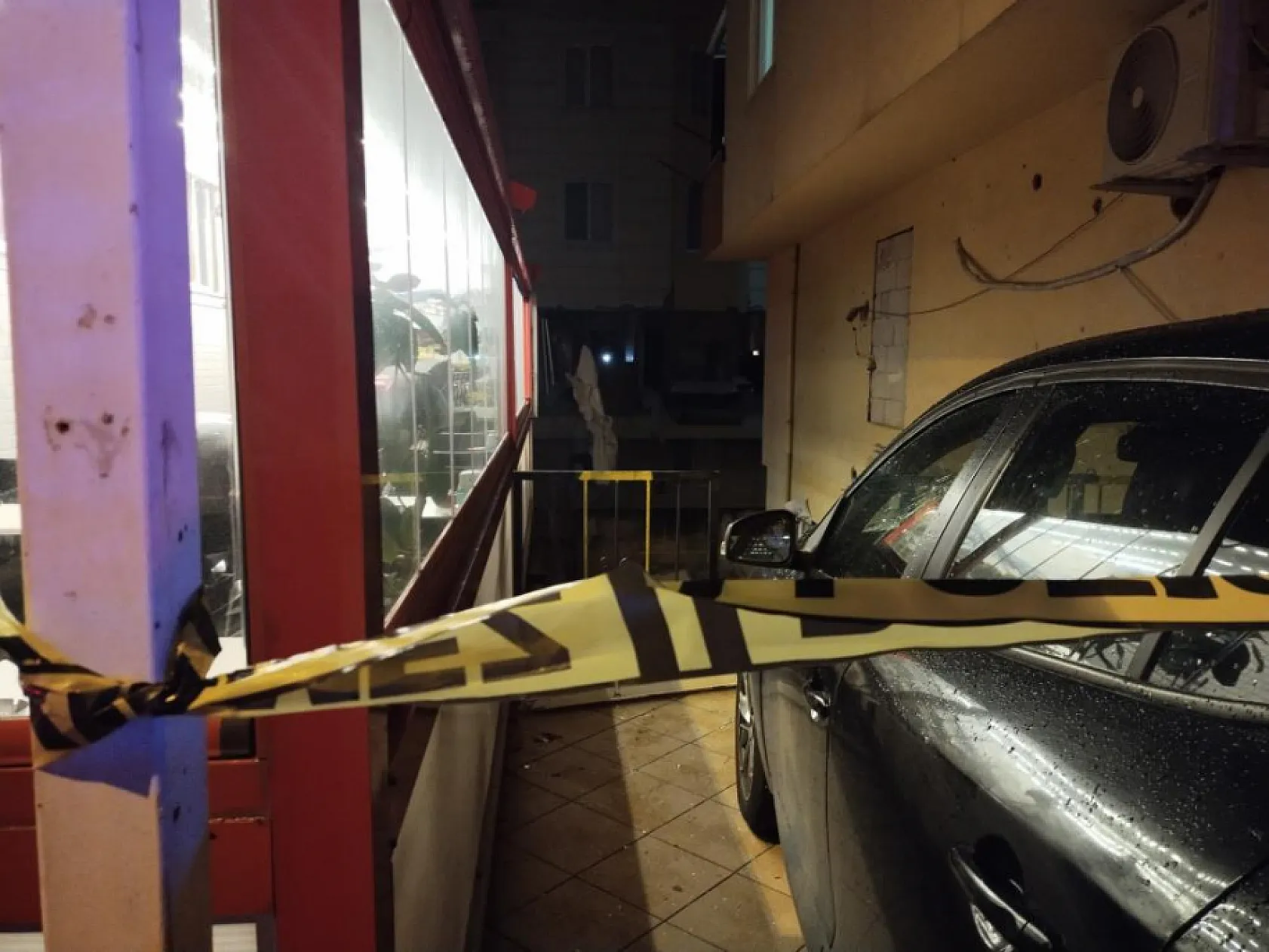 Korkutan patlama: Evin duvarı yıkıldı