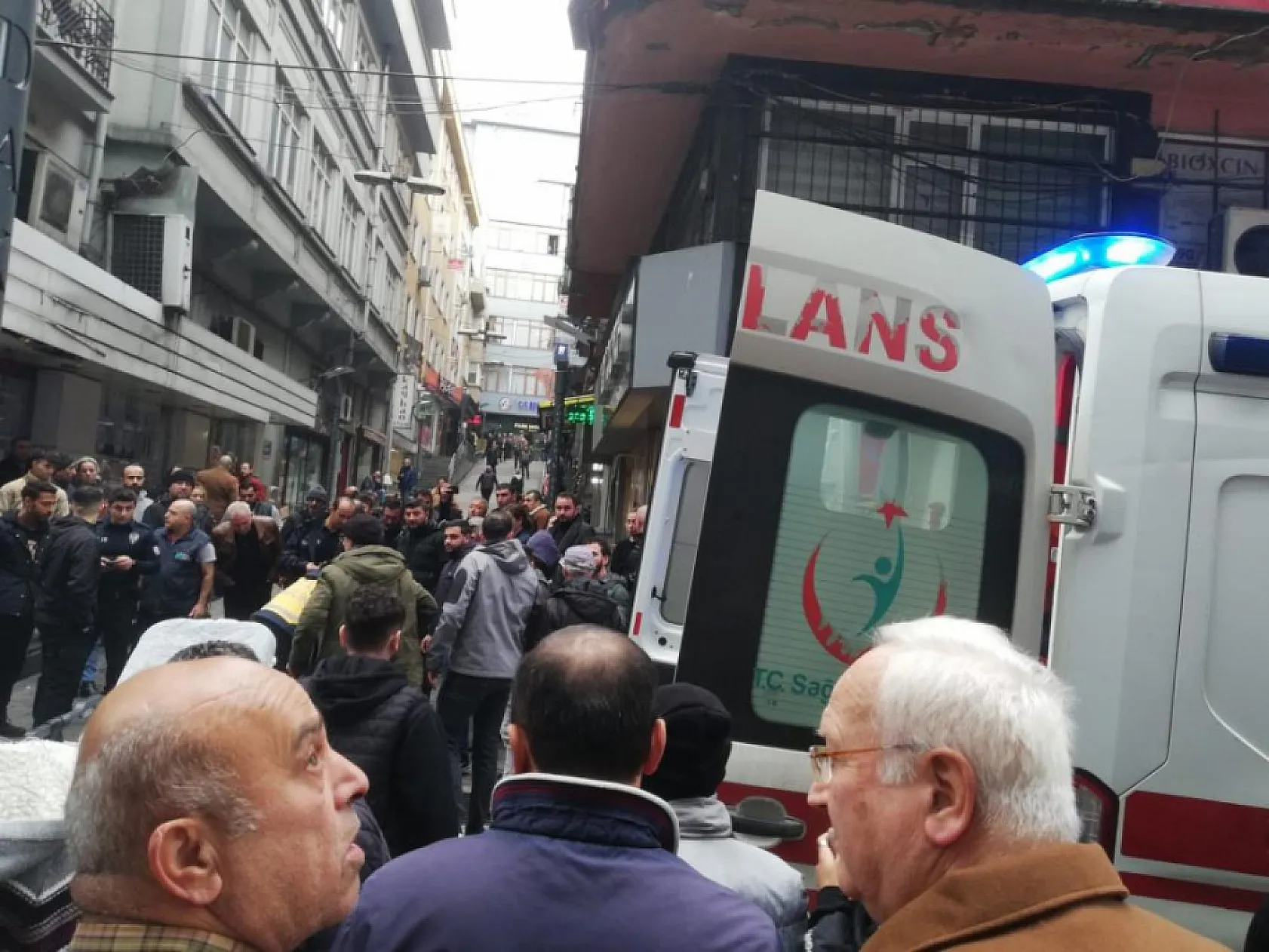 İki taraf arasında çıkan kavgada kan aktı 3 yaralı