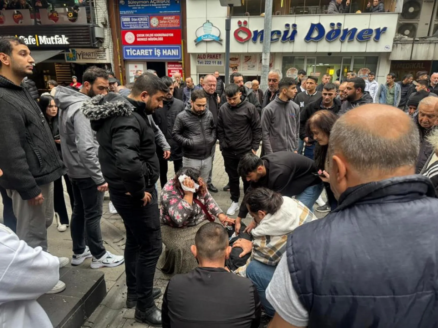 İki taraf arasında çıkan kavgada kan aktı 3 yaralı