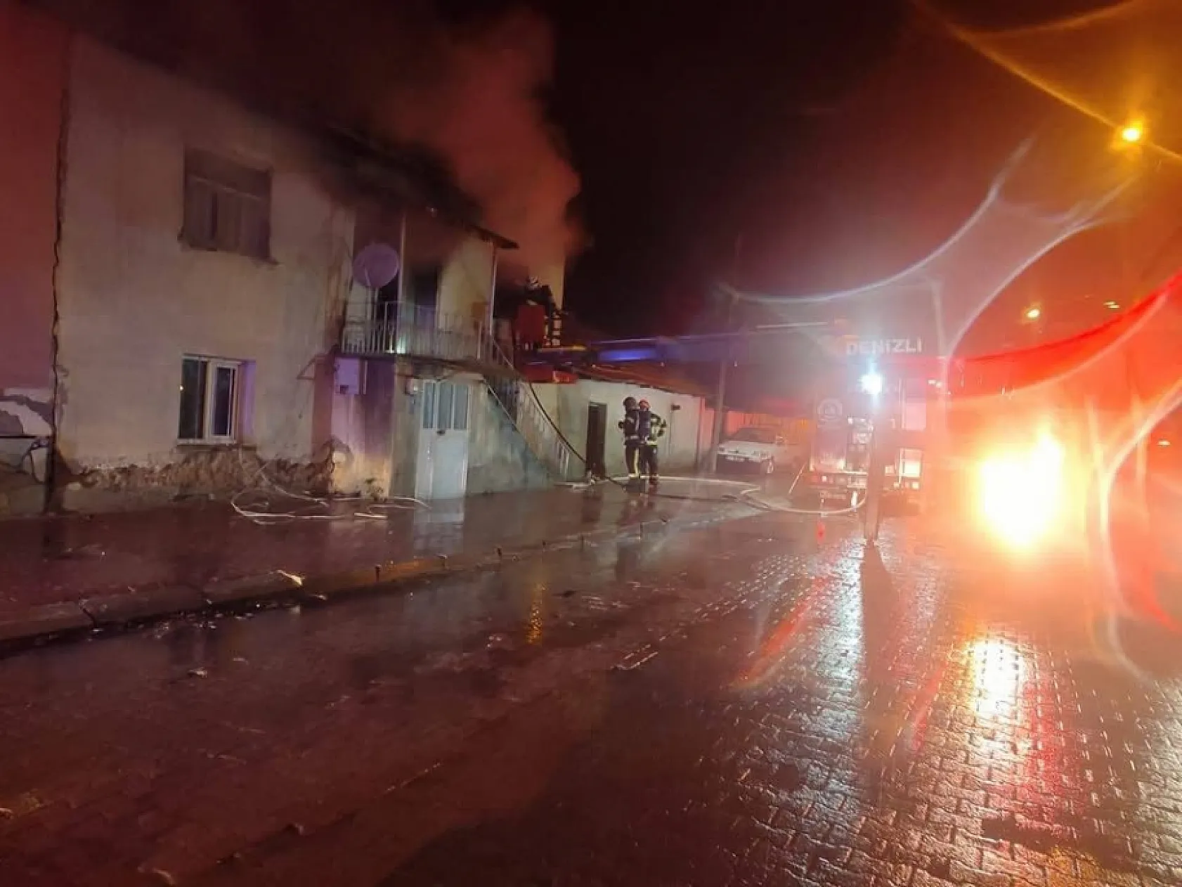 Kış günü evsiz kaldılar