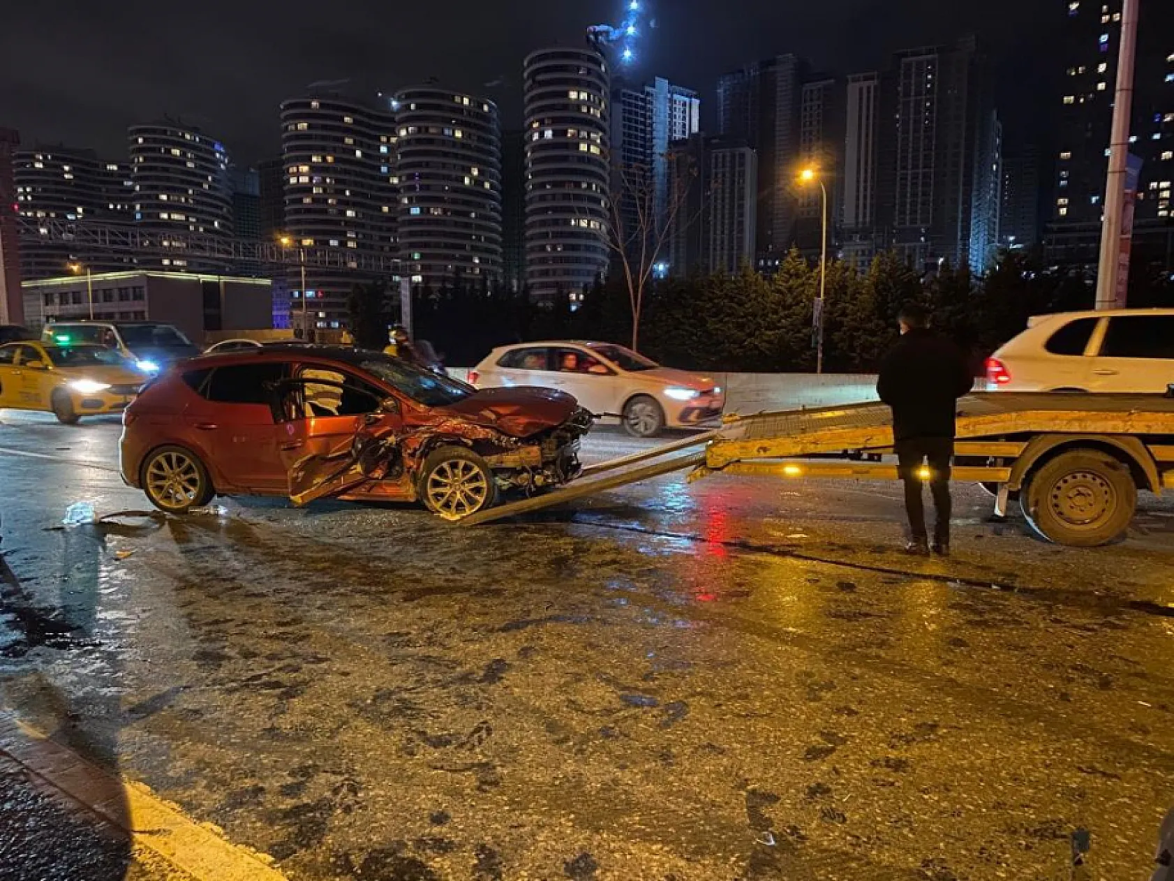 3 araçlı zincirleme kaza: 5 yaralı