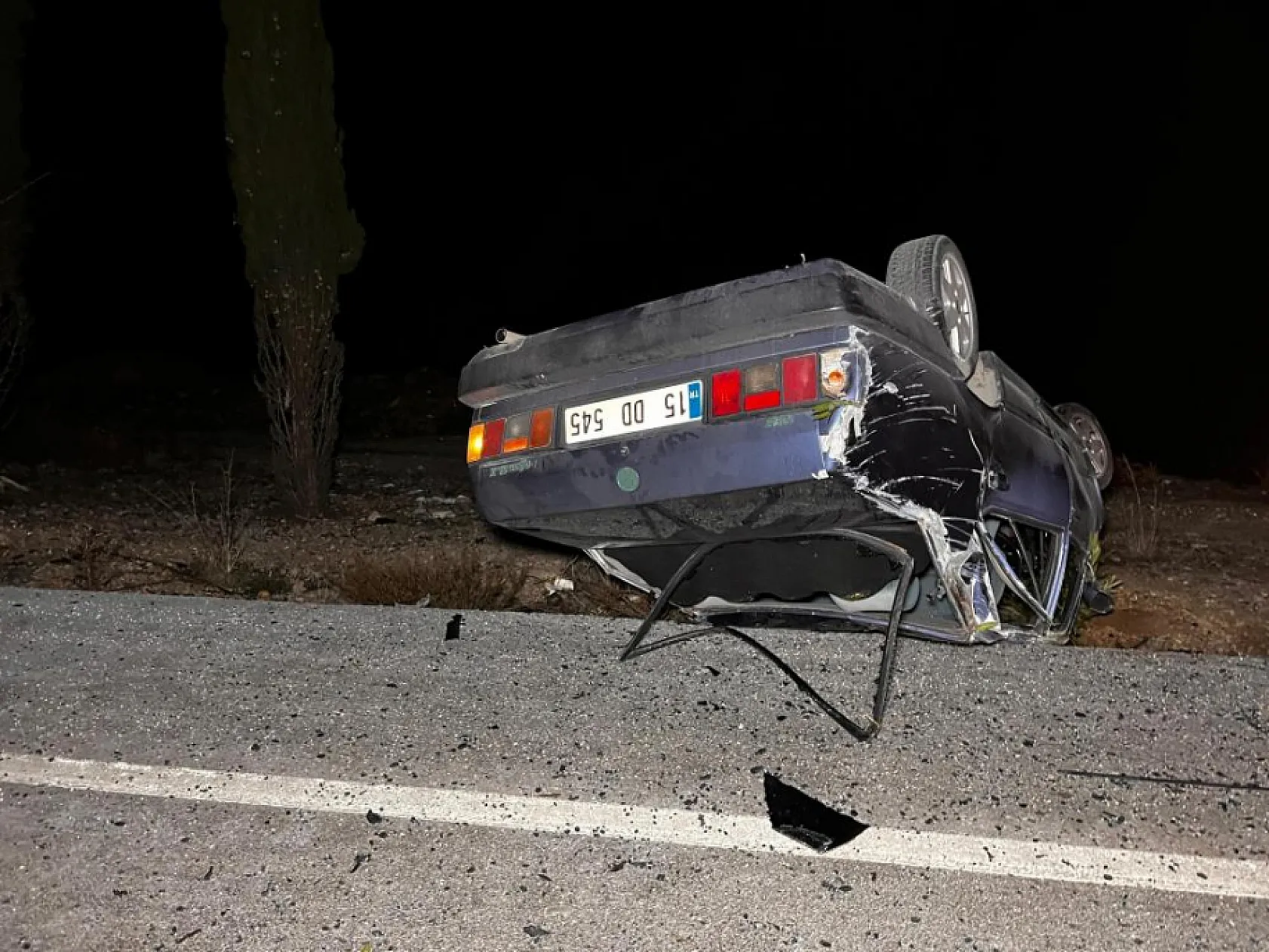 Gizli buzlanma kazaya neden oldu: Takla atan araçta 1 kişi yaralandı
