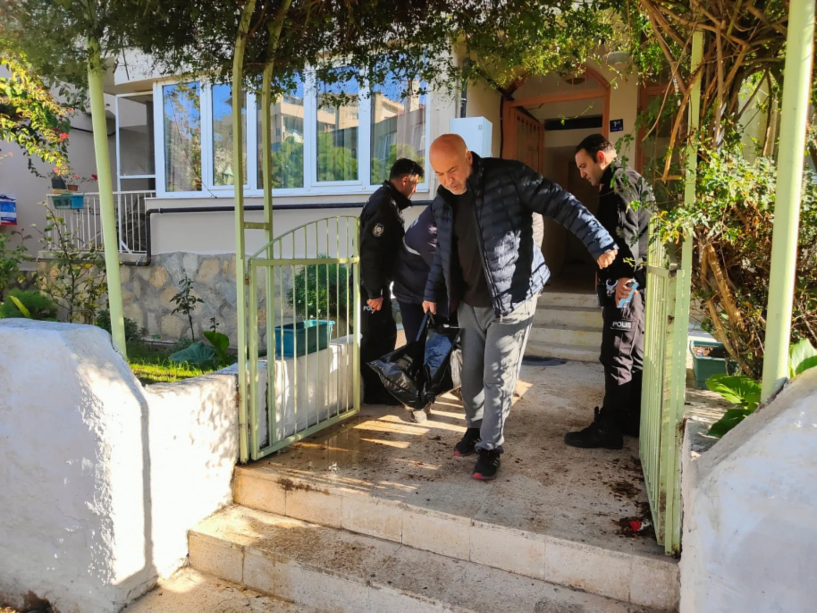 Yaşlı adam evinde ölü bulundu