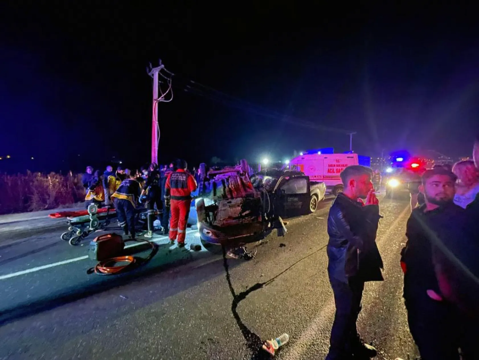 Muğla'da araçlar birbirine girdi: Kaza yerine çok sayıda ambulans sevk edildi