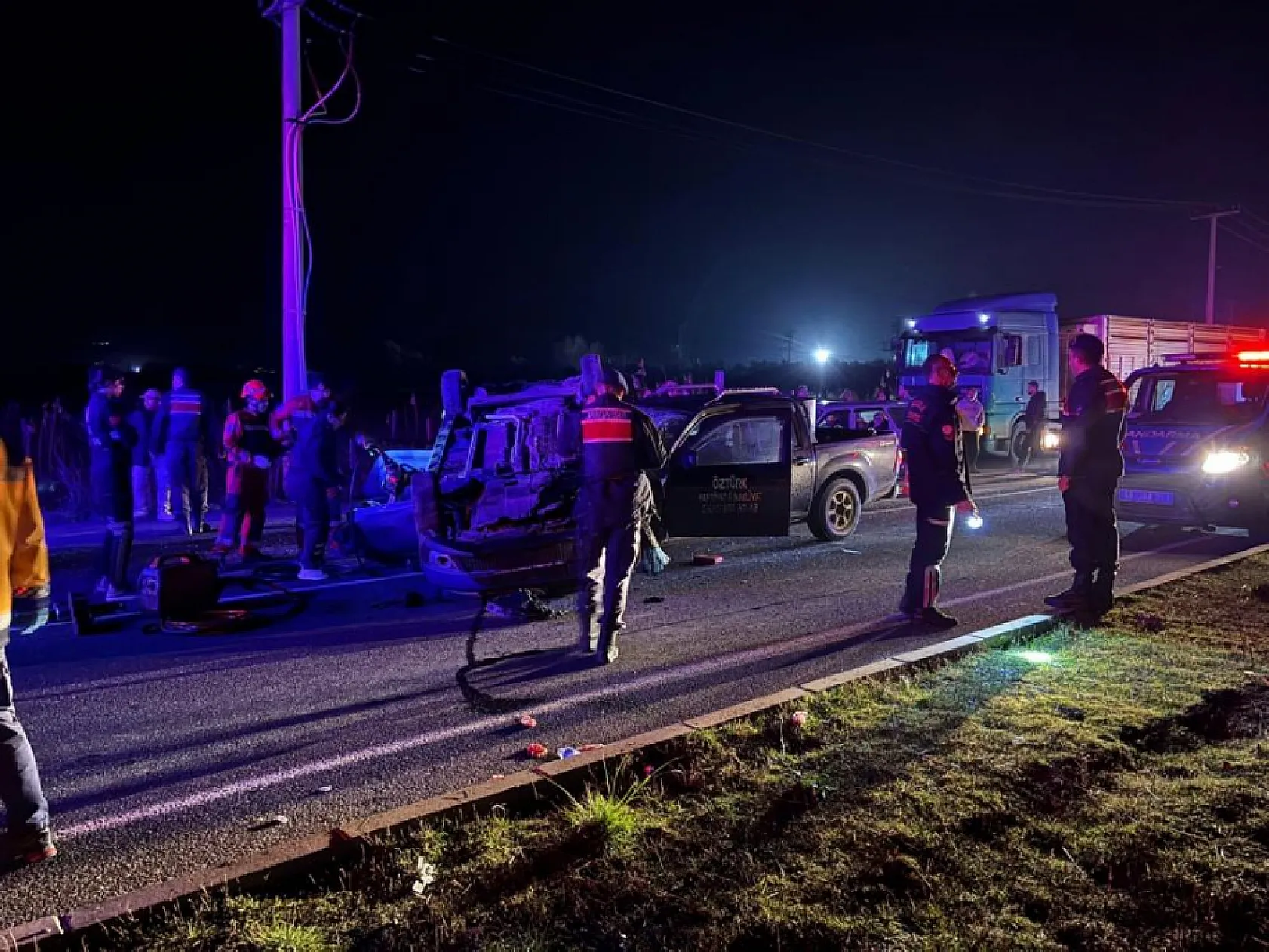 Muğla'da feci kaza... Kavşakta 2 araç çarpıştı: 2 ölü, 2 yaralı