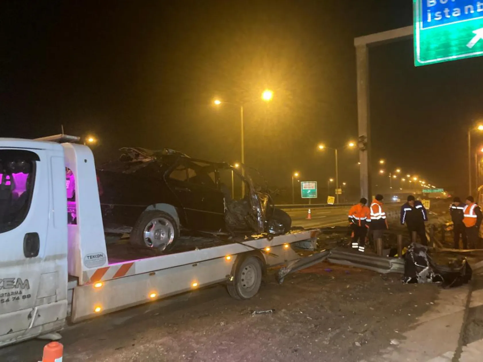 Kontrolden çıkan otomobil levha direğine çarptı: 1 ölü