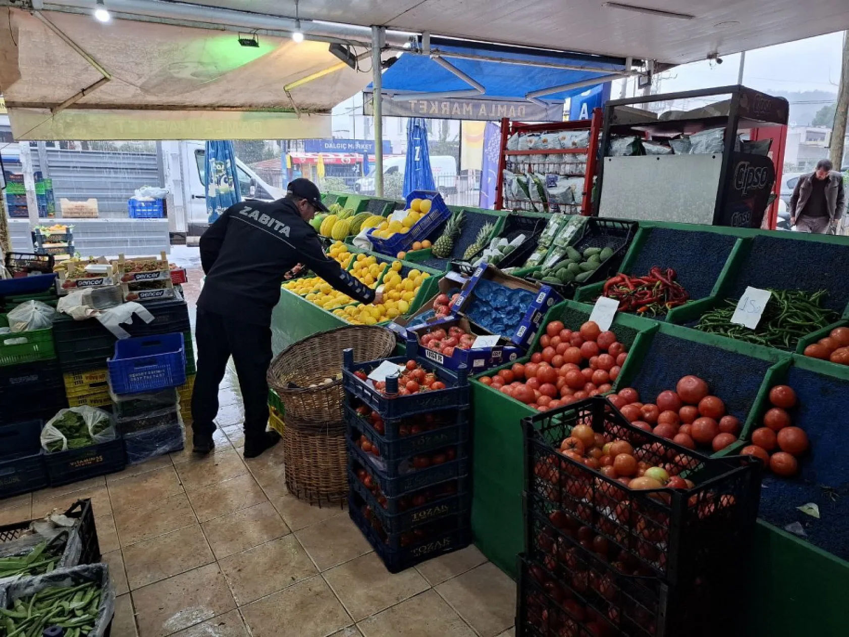 Bodrum'da manav ve şarküteri denetimleri sürüyor