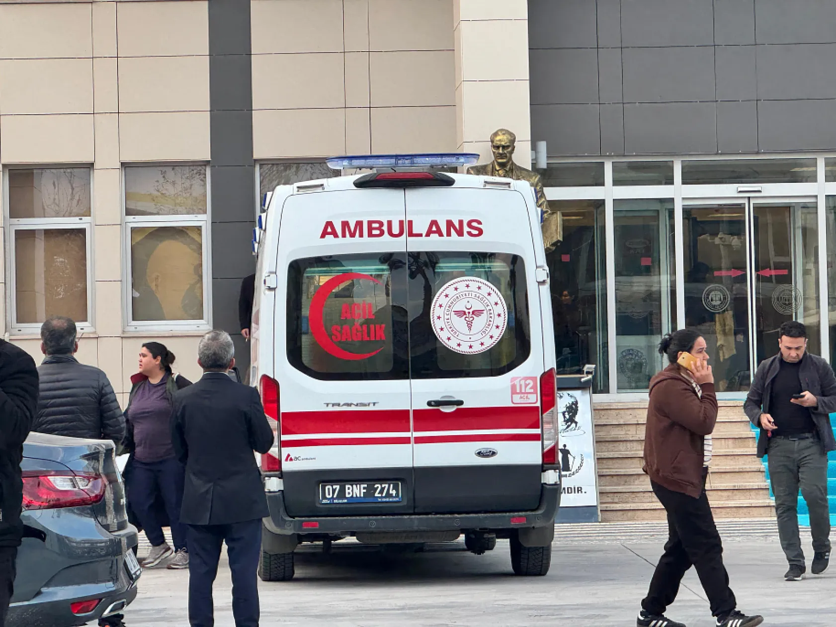 Adliyeye sevk edilen eniştesine destek için geldi, hayatını kaybetti