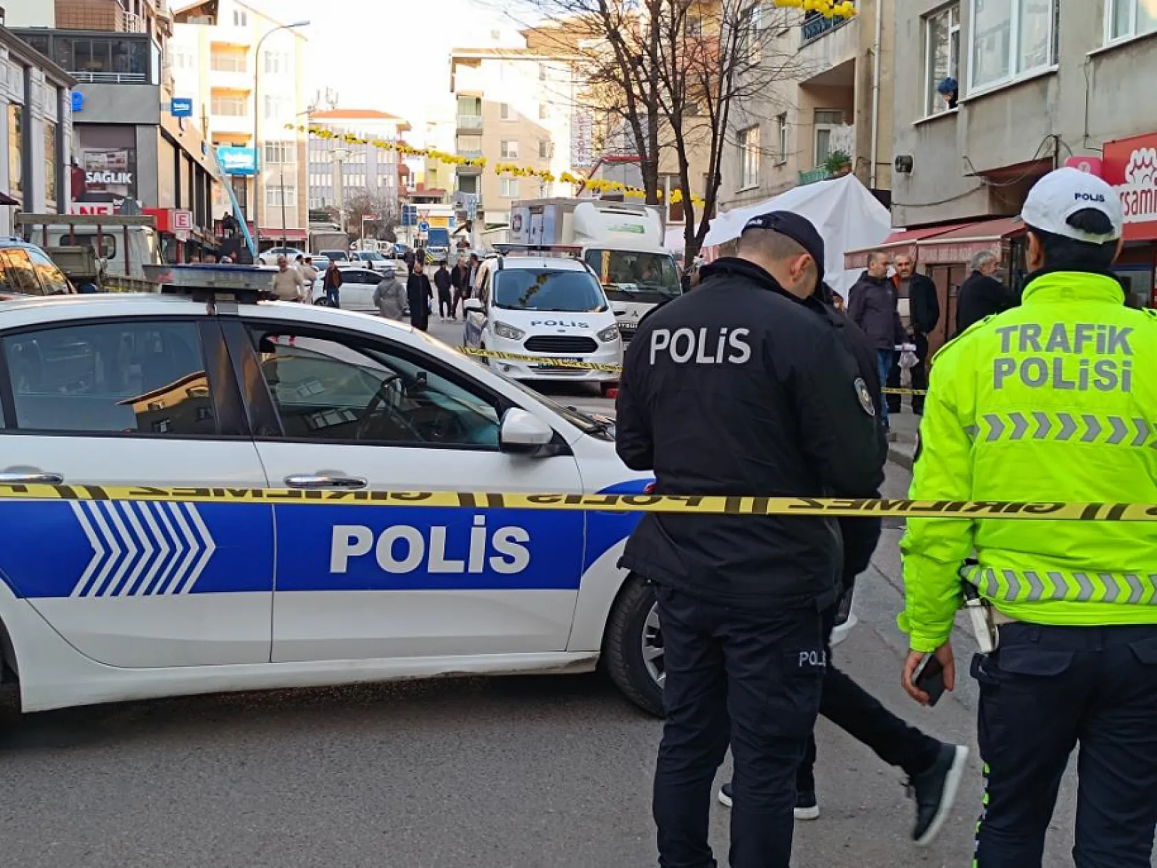 Magandanın böylesi görülmedi: Motosiklette hem kendini hem arkadaşını vurdu