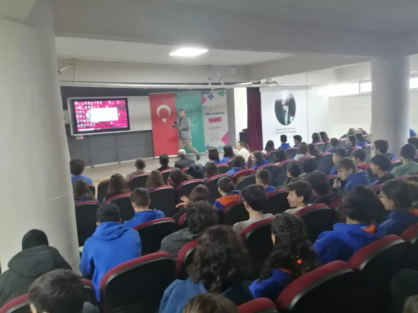 Muğla Gazi Anadolu Lisesi'nde 'İnsana Yolculuk' söyleşisi düzenlendi