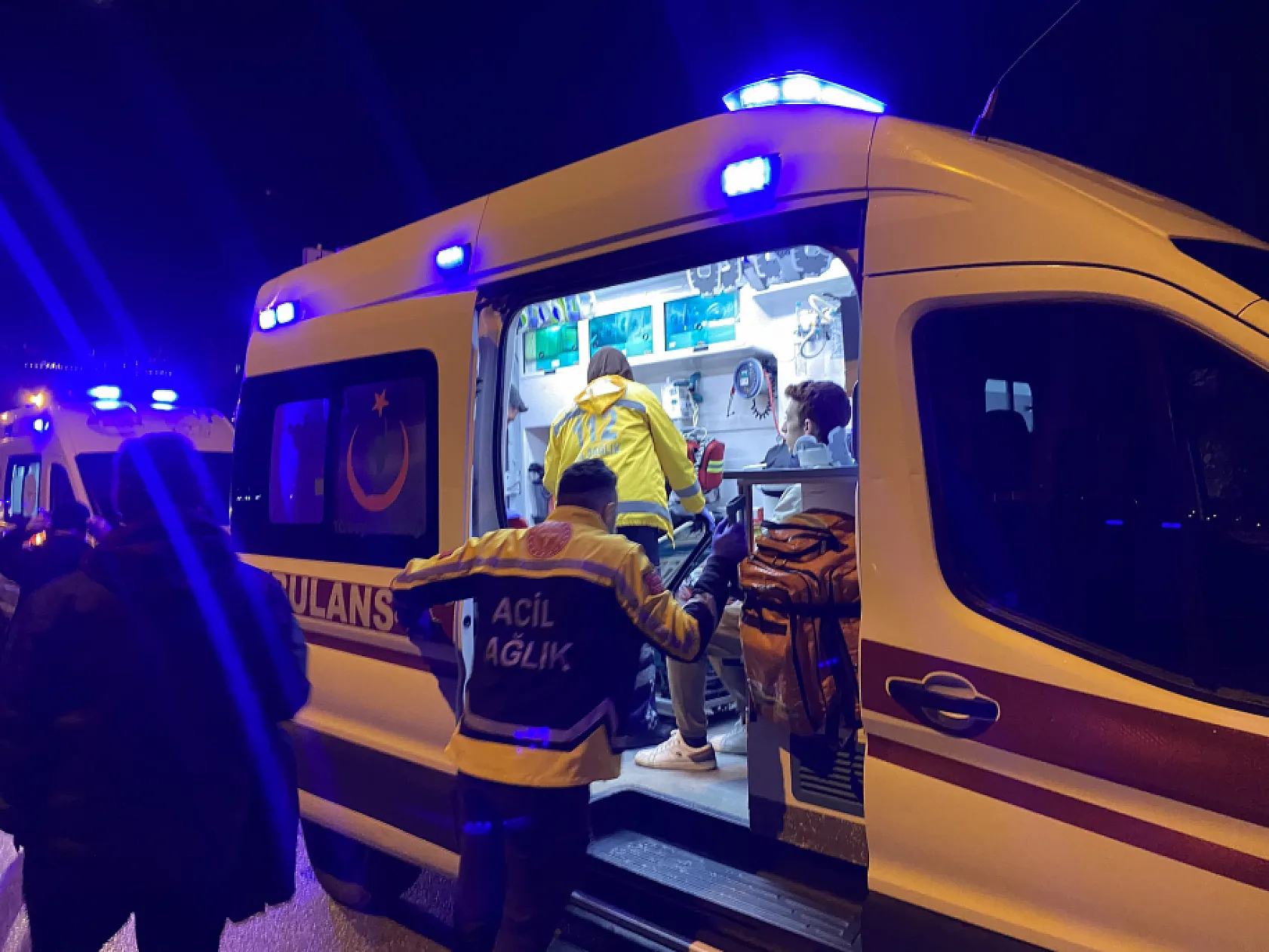 Çarpışan 2 araç takla attı: 4 yaralı