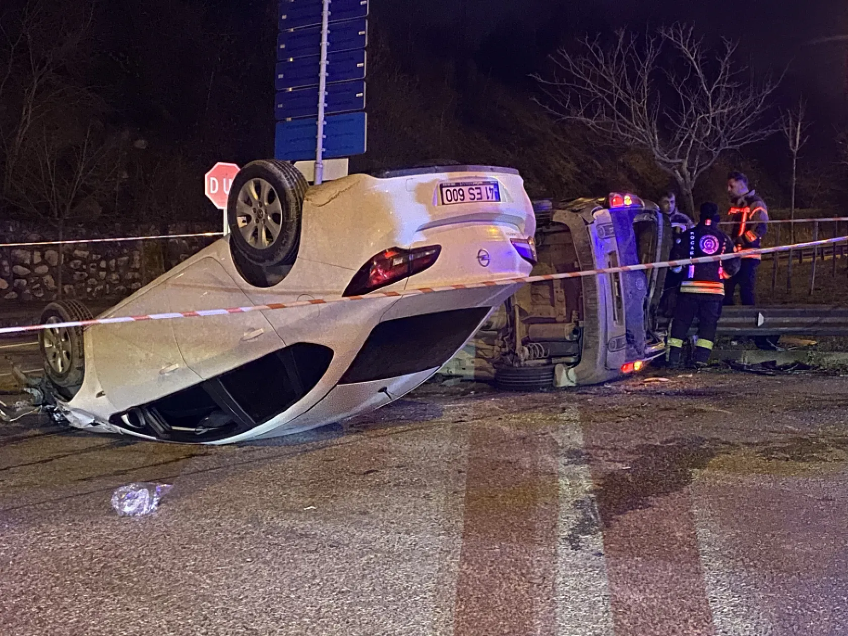 Çarpışan 2 araç takla attı: 4 yaralı