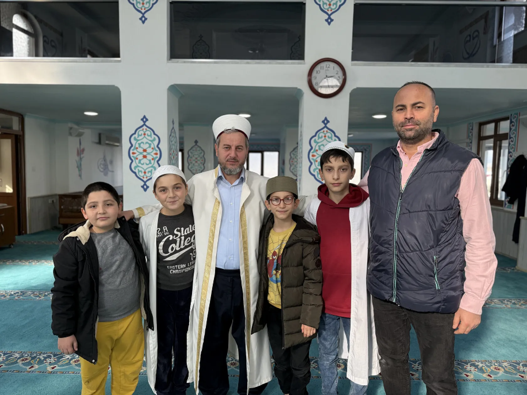 Yabancı turisti camide ağırladı, turist sosyal medyadan teşekkür etti