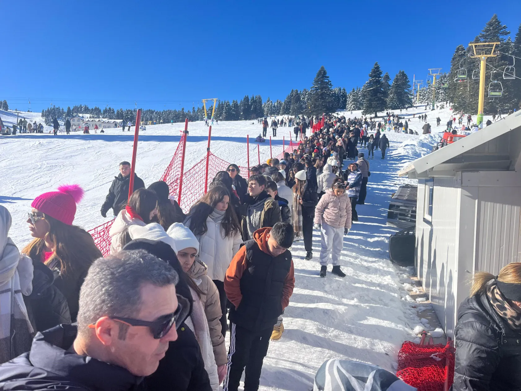 Uludağ'da acemi kayakçılar birbirine girdi: 3 yaralı