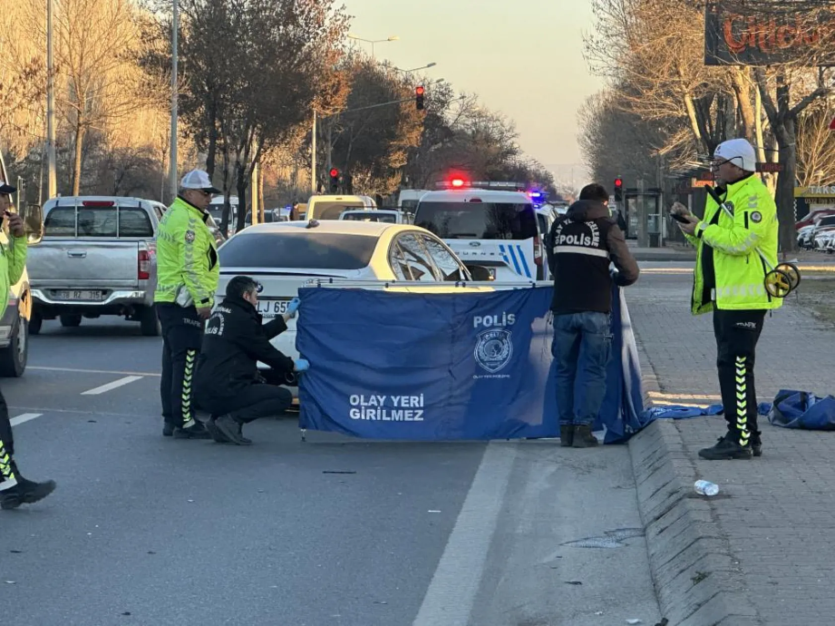 Feci kaza! Otomobilin çarptığı adam hayatını kaybetti